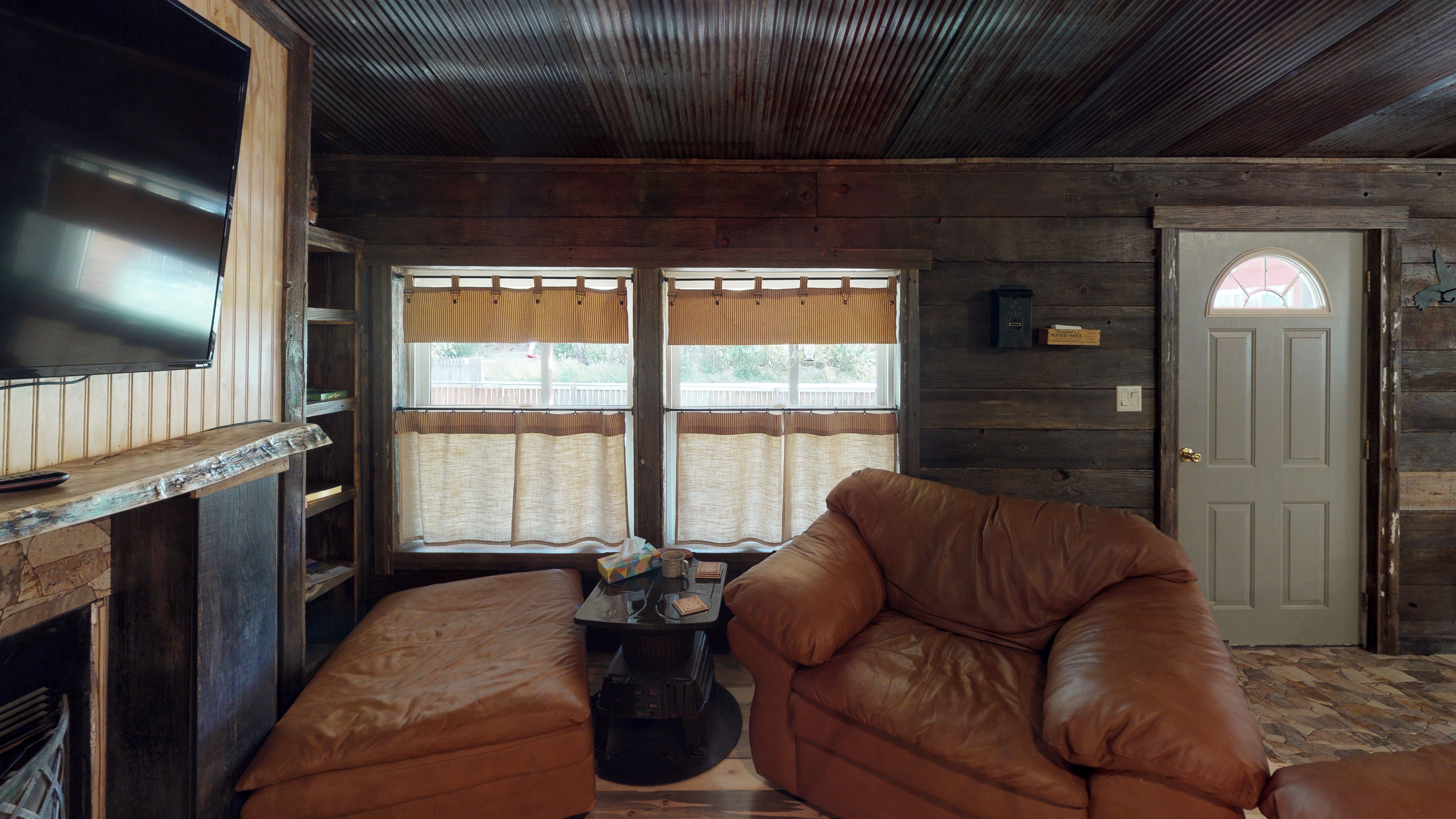 Line Shack on Tenderfoot Trail with High Speed Wifi