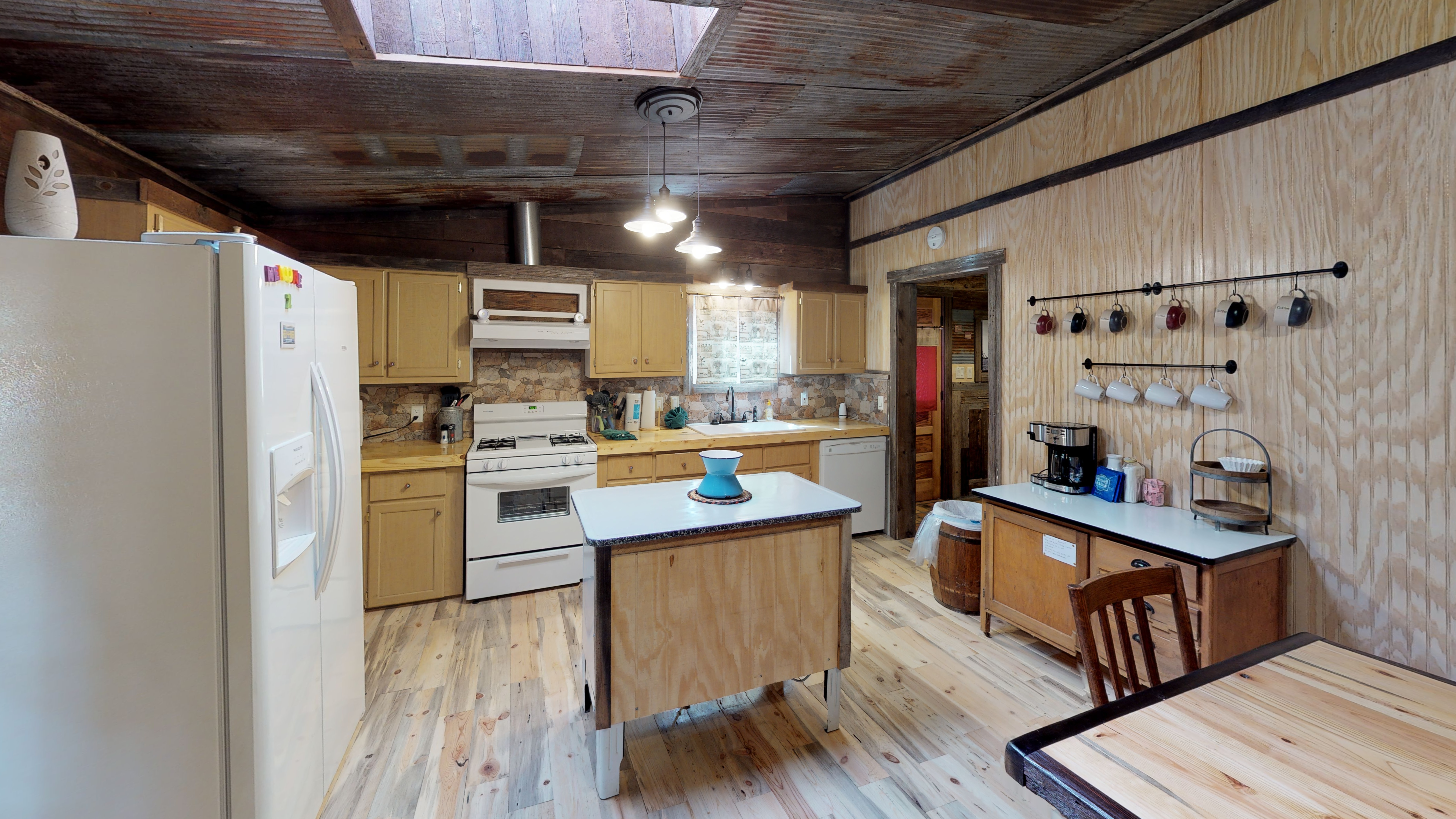 Line Shack on Tenderfoot Trail with High Speed Wifi