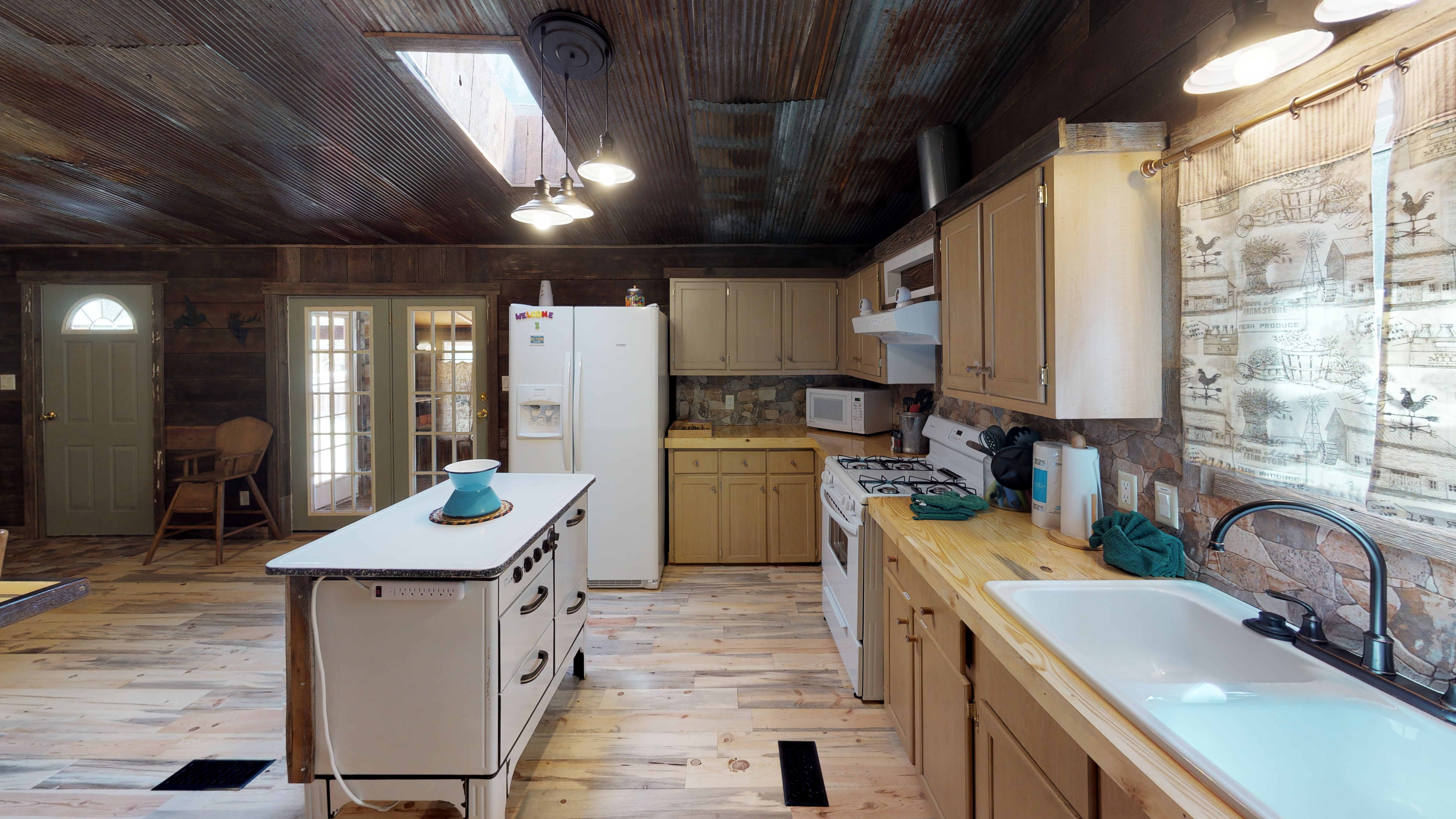 Line Shack on Tenderfoot Trail with High Speed Wifi