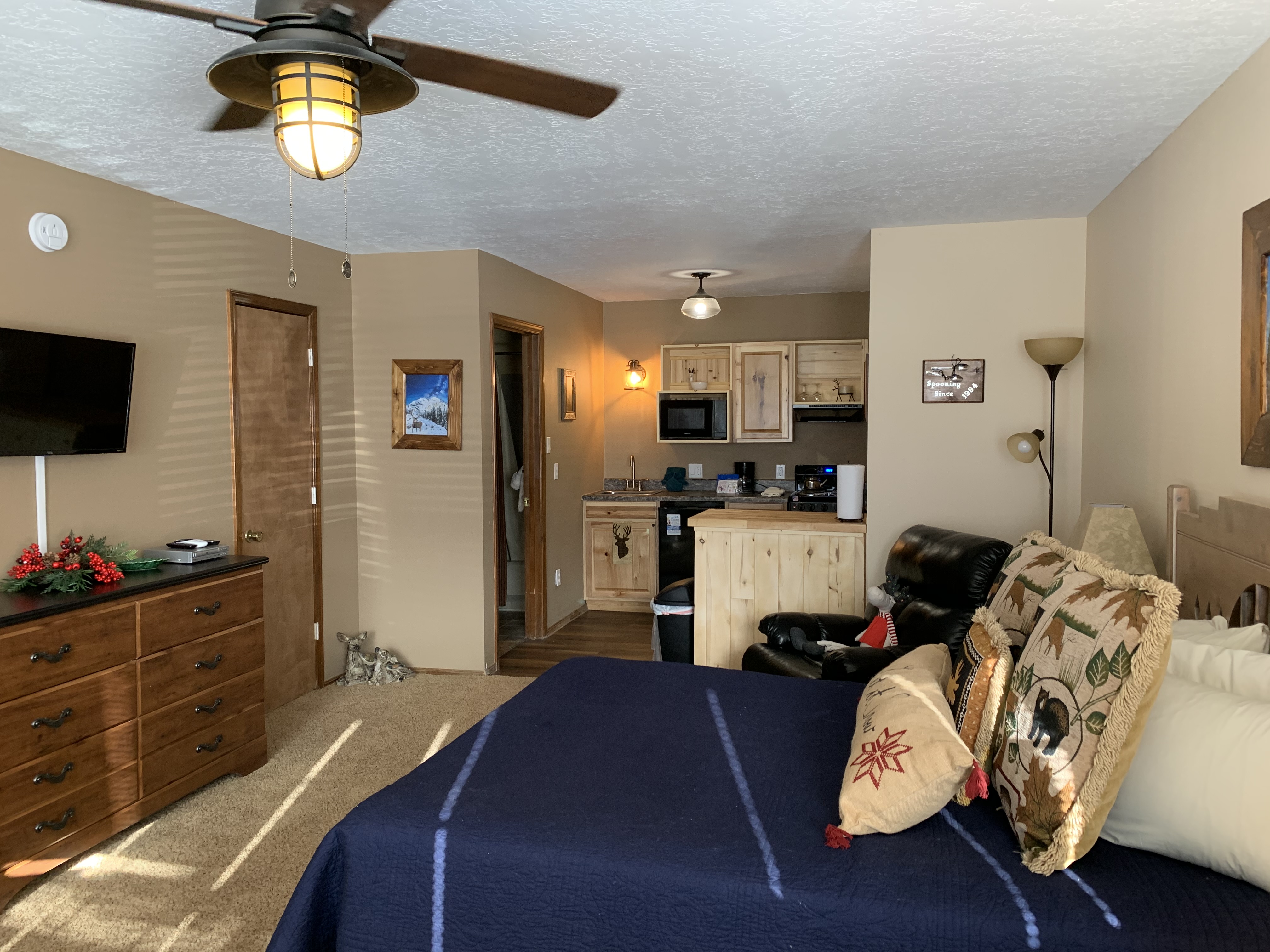 Riverbend #7- Full Property on the River