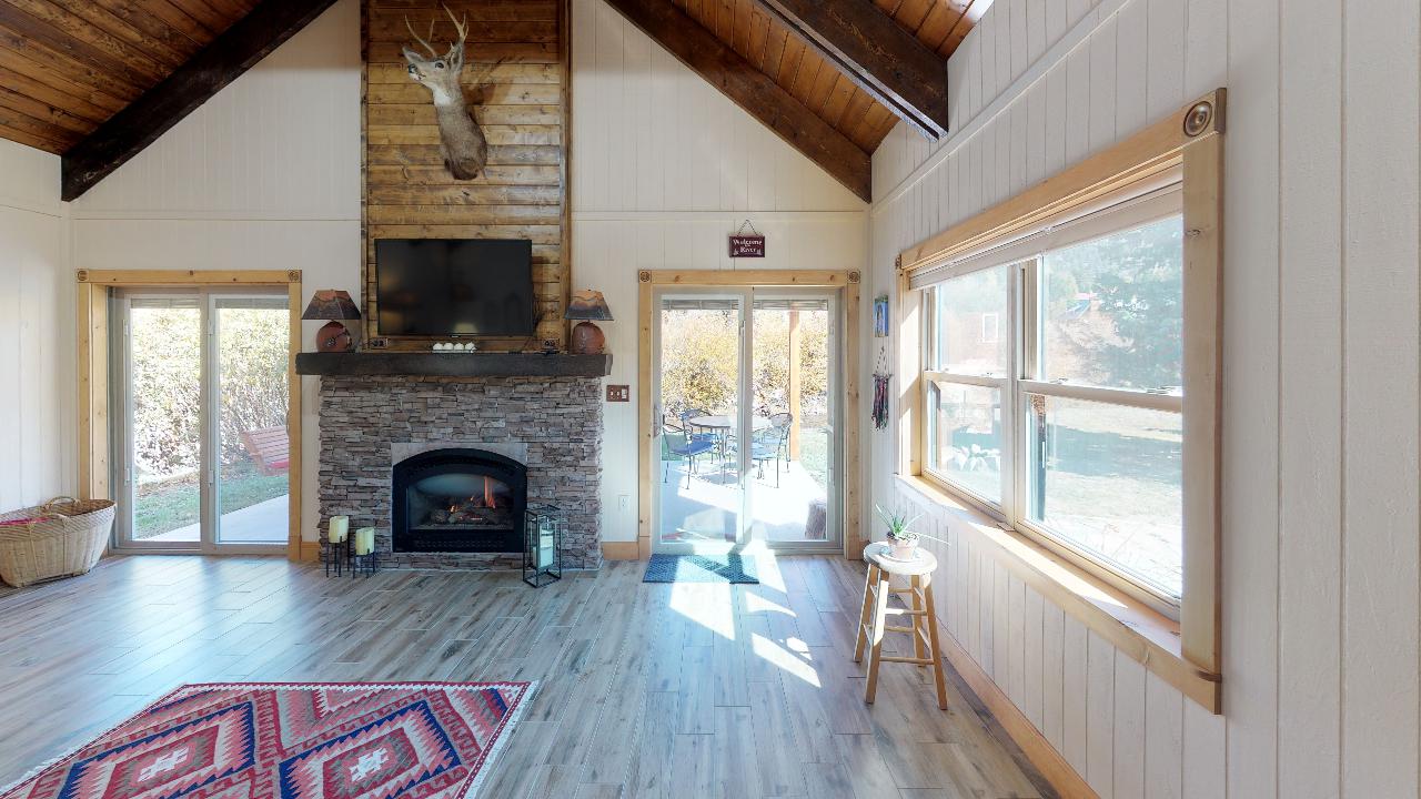 Tranquil Little Cabin on the River