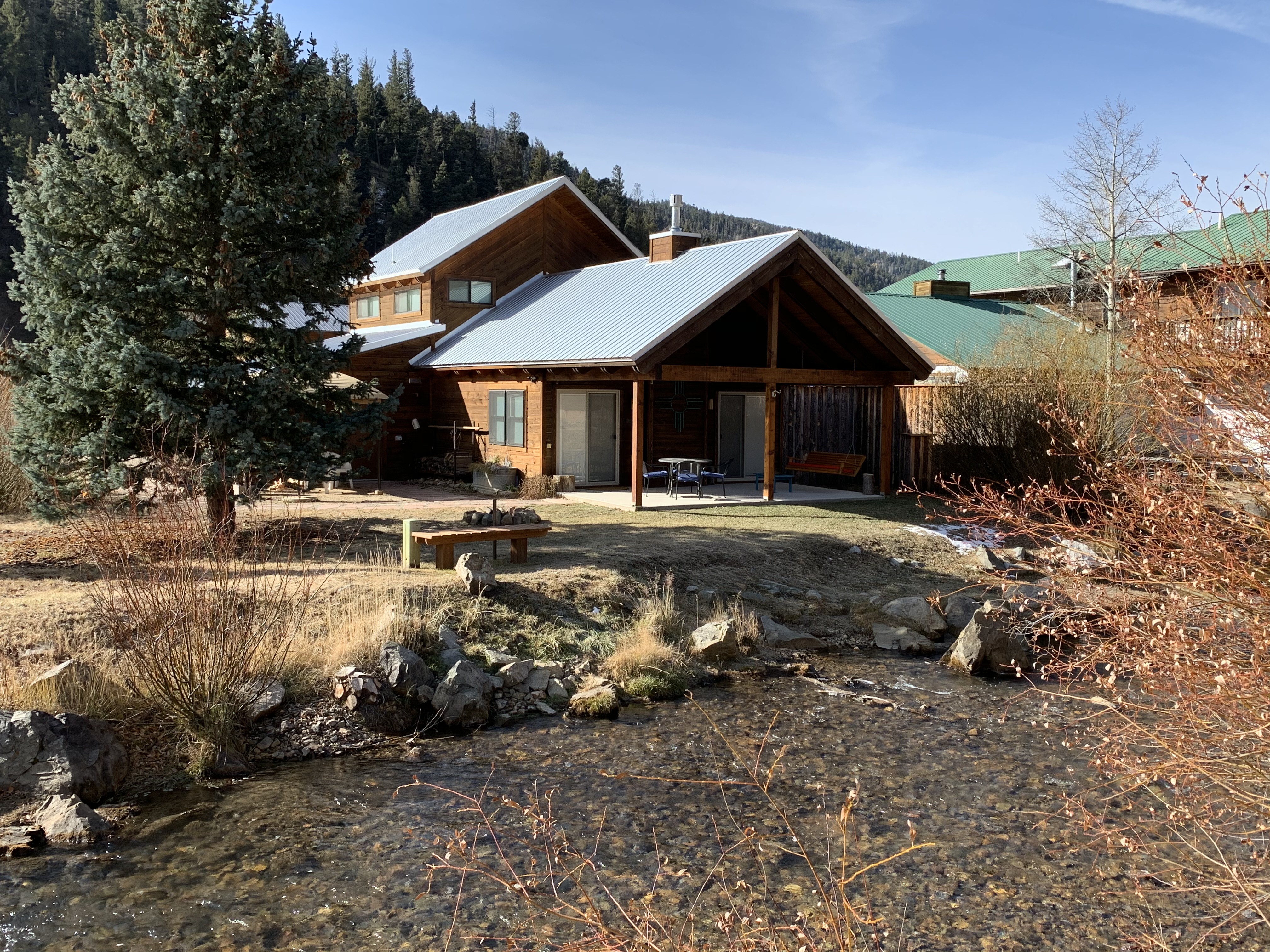 Tranquil Little Cabin on the River
