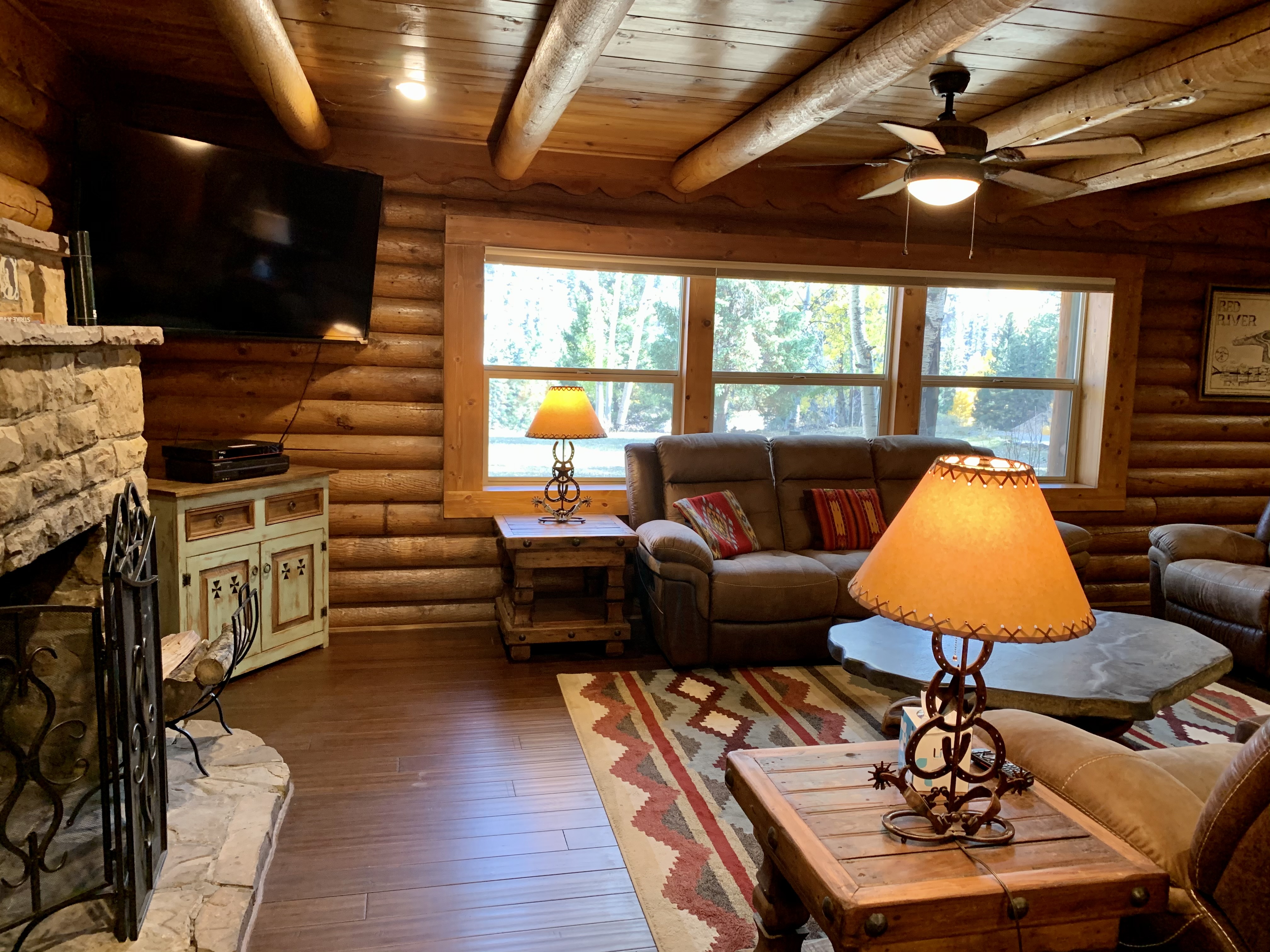 Rocky Top Vista Log Cabin with High Speed Wifi