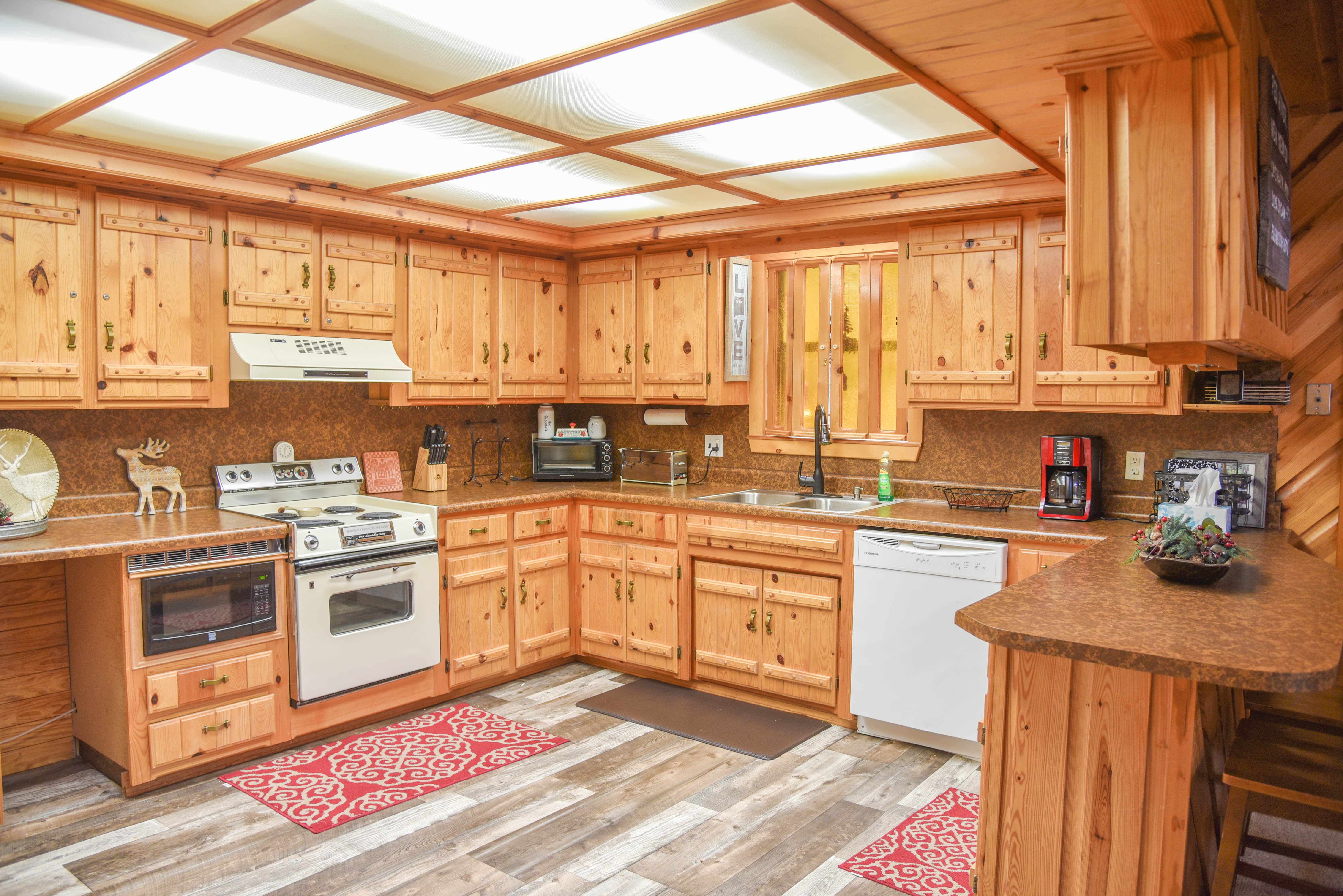 Standing Bear Lodge with High Speed Wifi