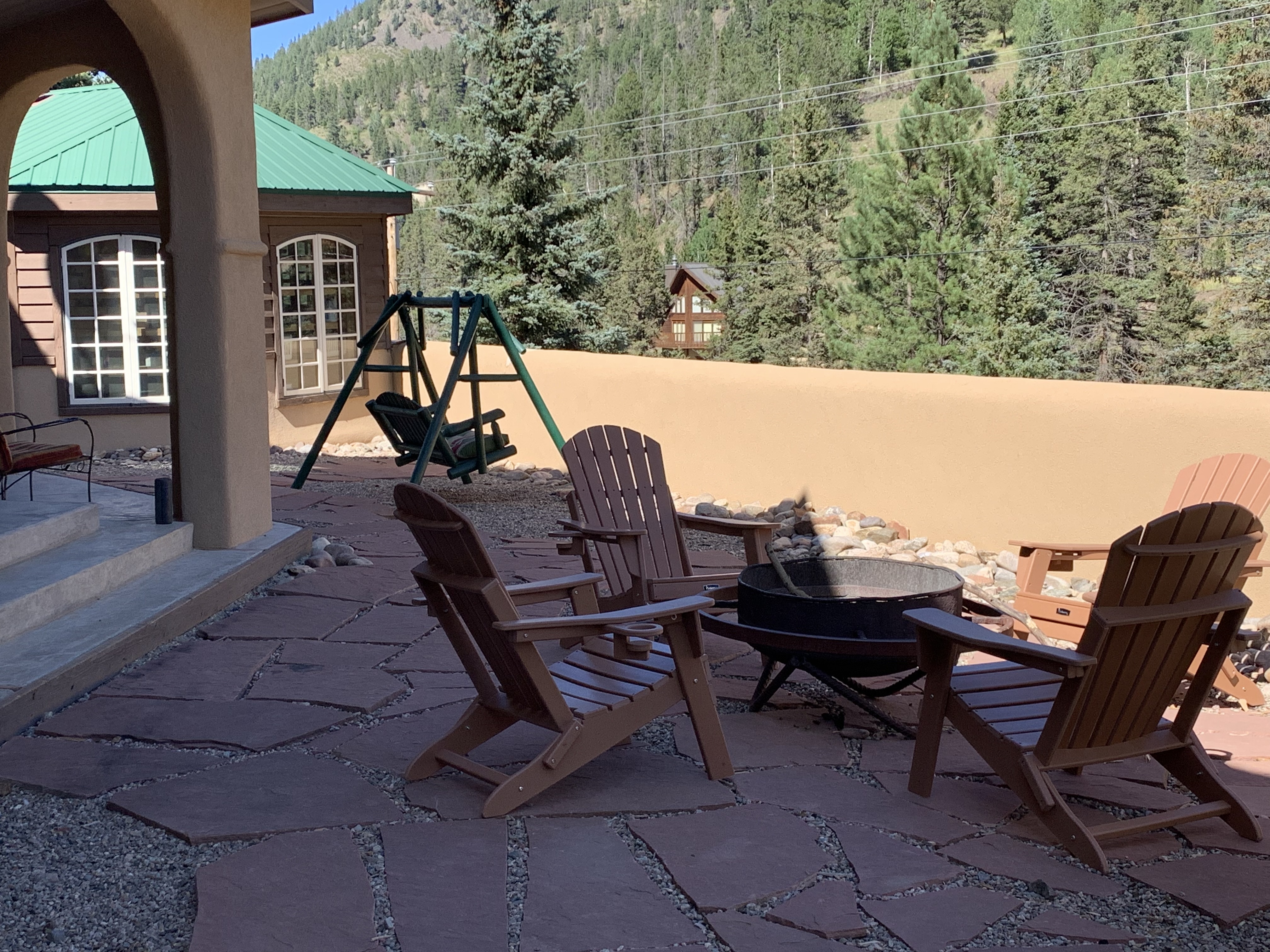 Brown Bear Lodge with High Speed Wifi in the Upper Valley