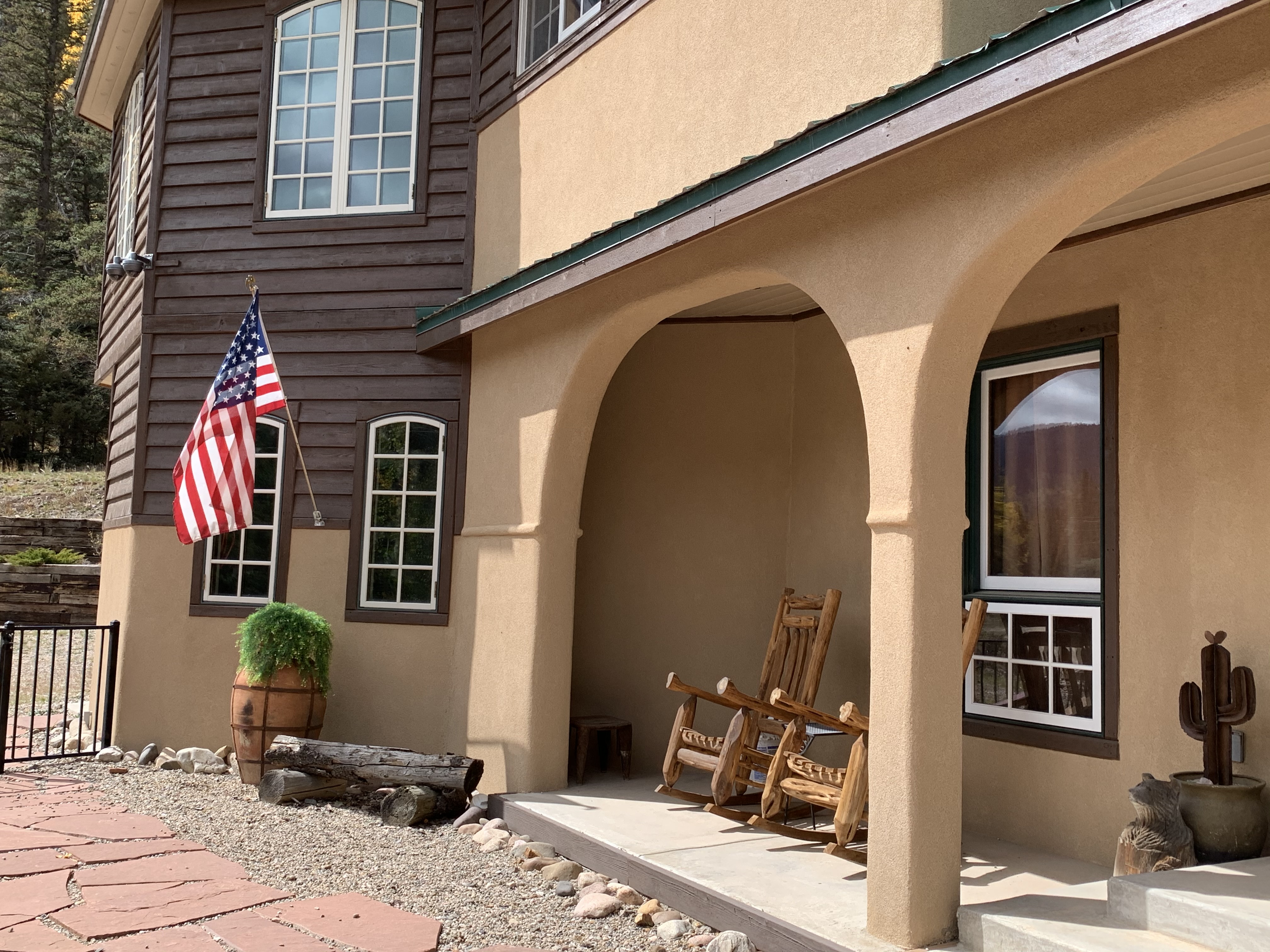 Brown Bear Lodge with High Speed Wifi in the Upper Valley