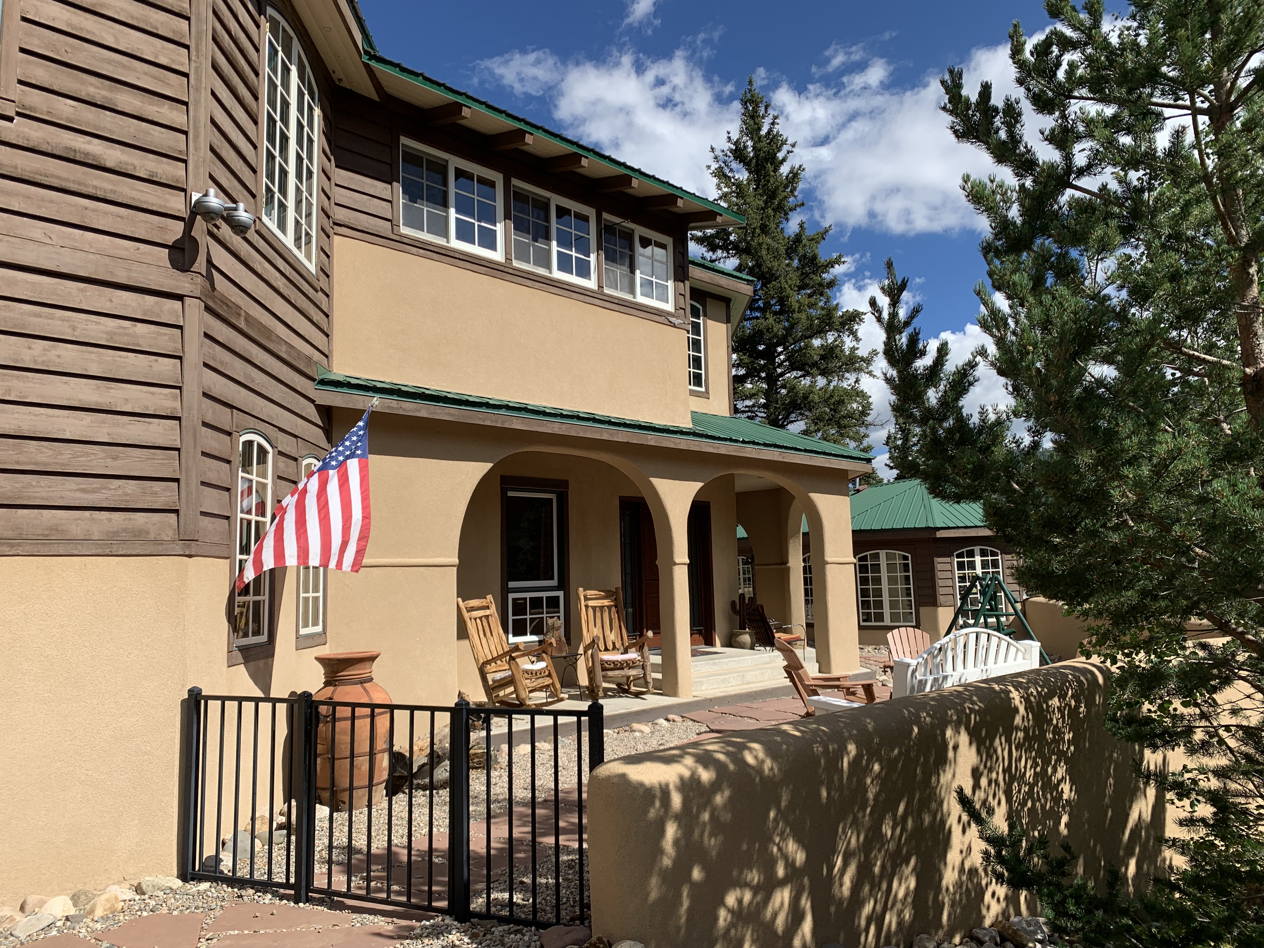 Brown Bear Lodge with High Speed Wifi in the Upper Valley