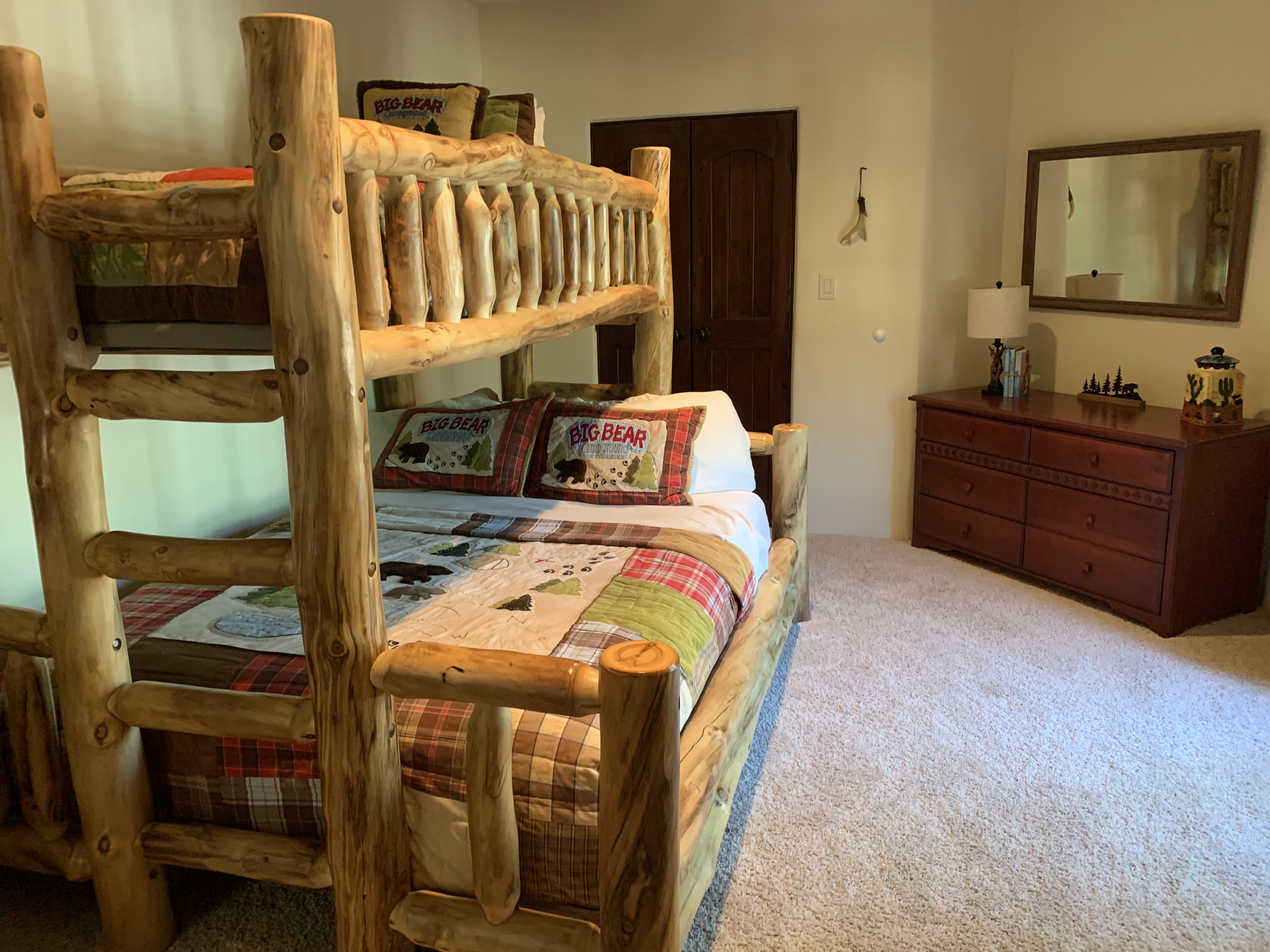 Brown Bear Lodge with High Speed Wifi in the Upper Valley
