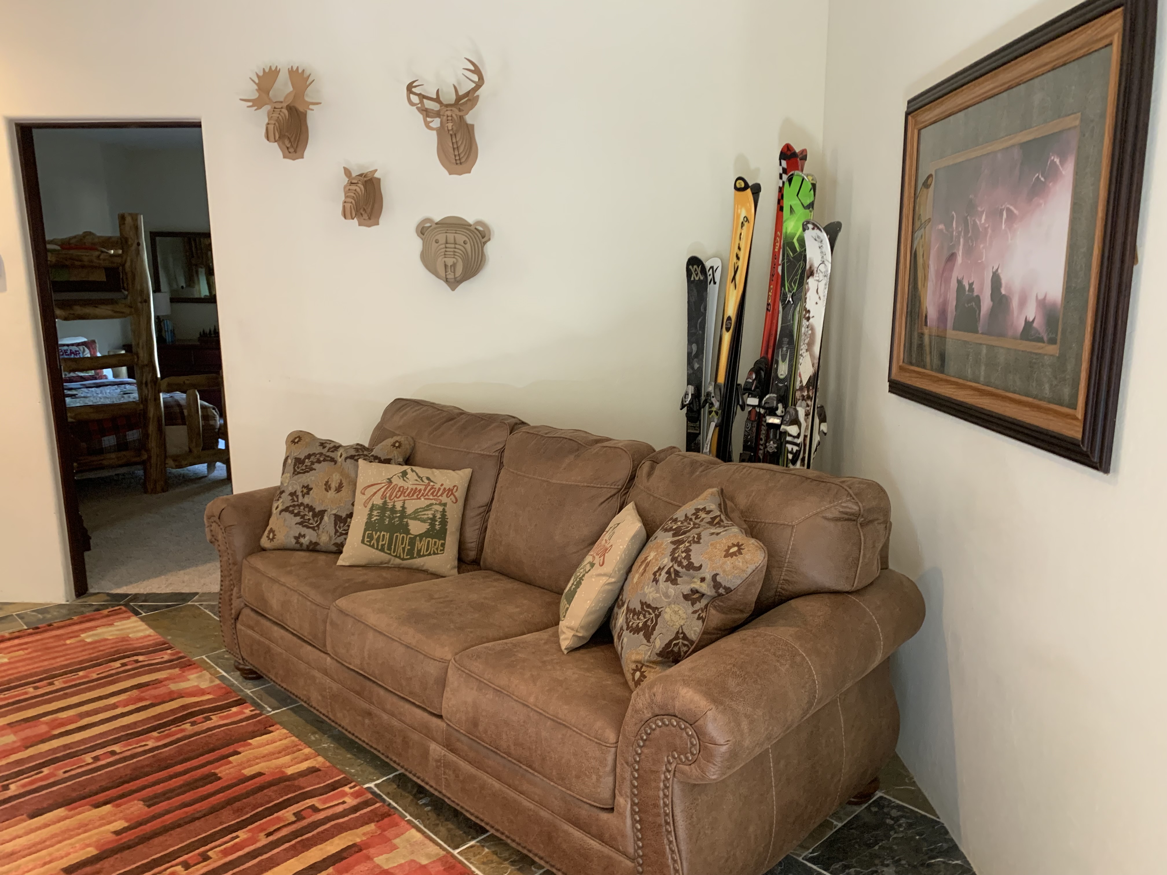 Brown Bear Lodge with High Speed Wifi in the Upper Valley