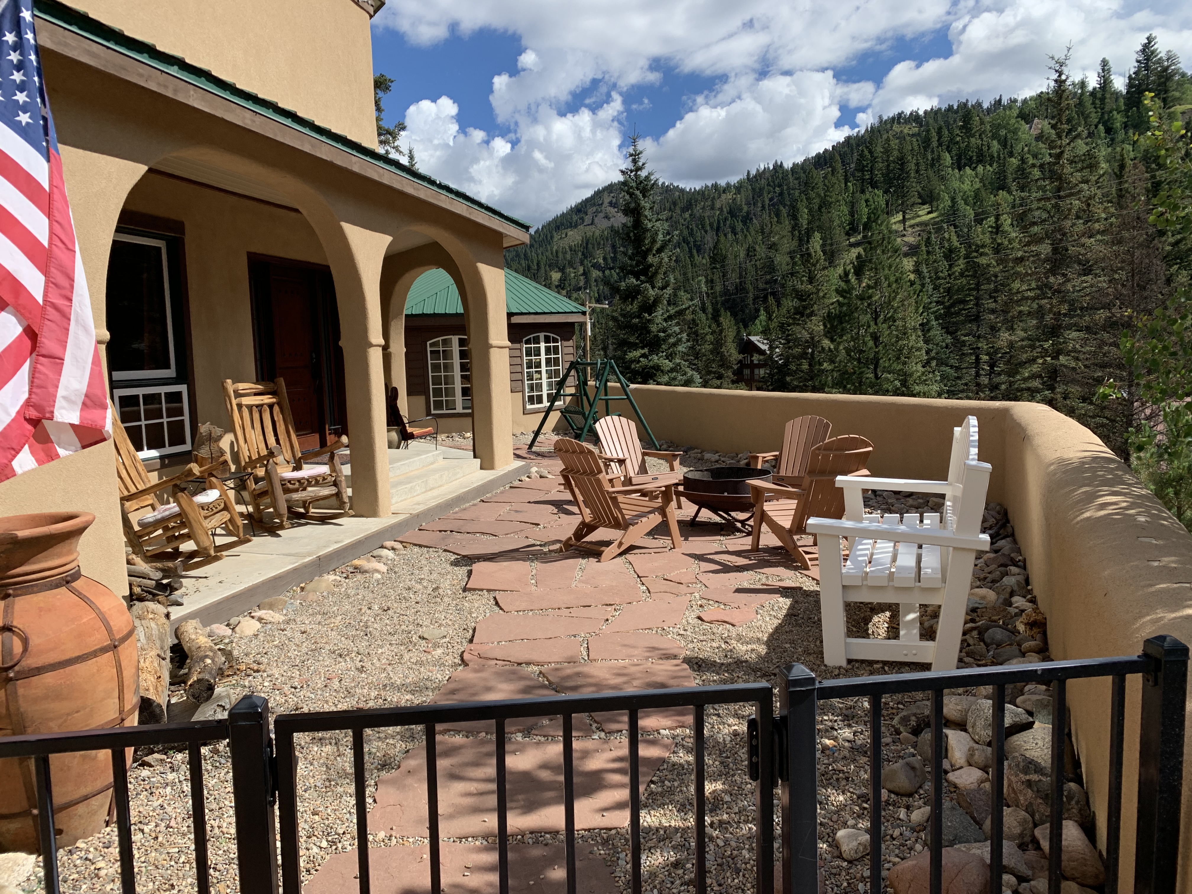Brown Bear Lodge with High Speed Wifi in the Upper Valley