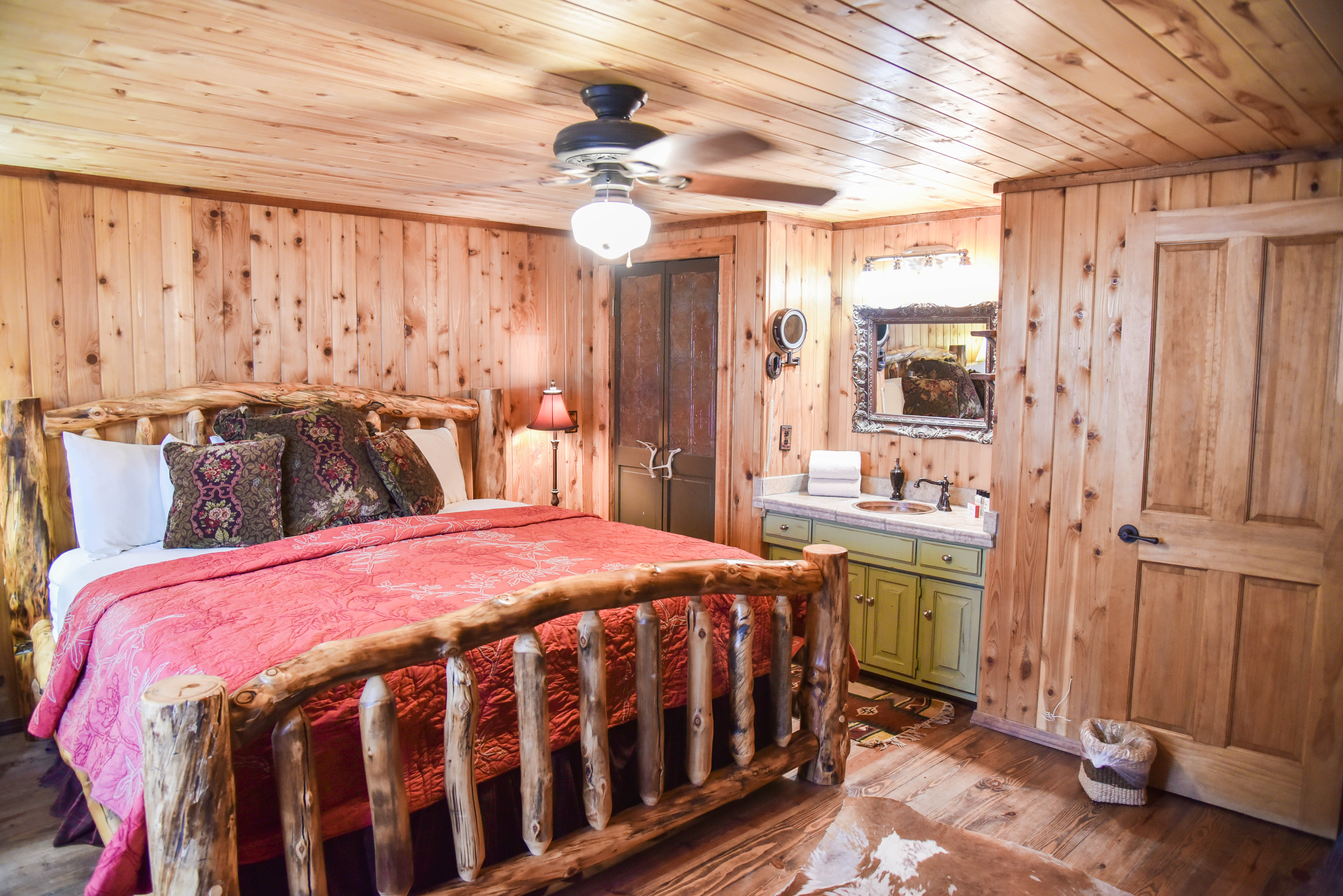 Lazy J Mountain Retreat in Red River NM