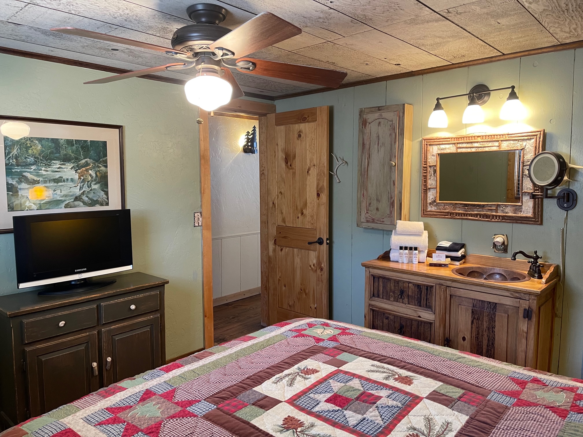 Lazy J Mountain Retreat in Red River NM