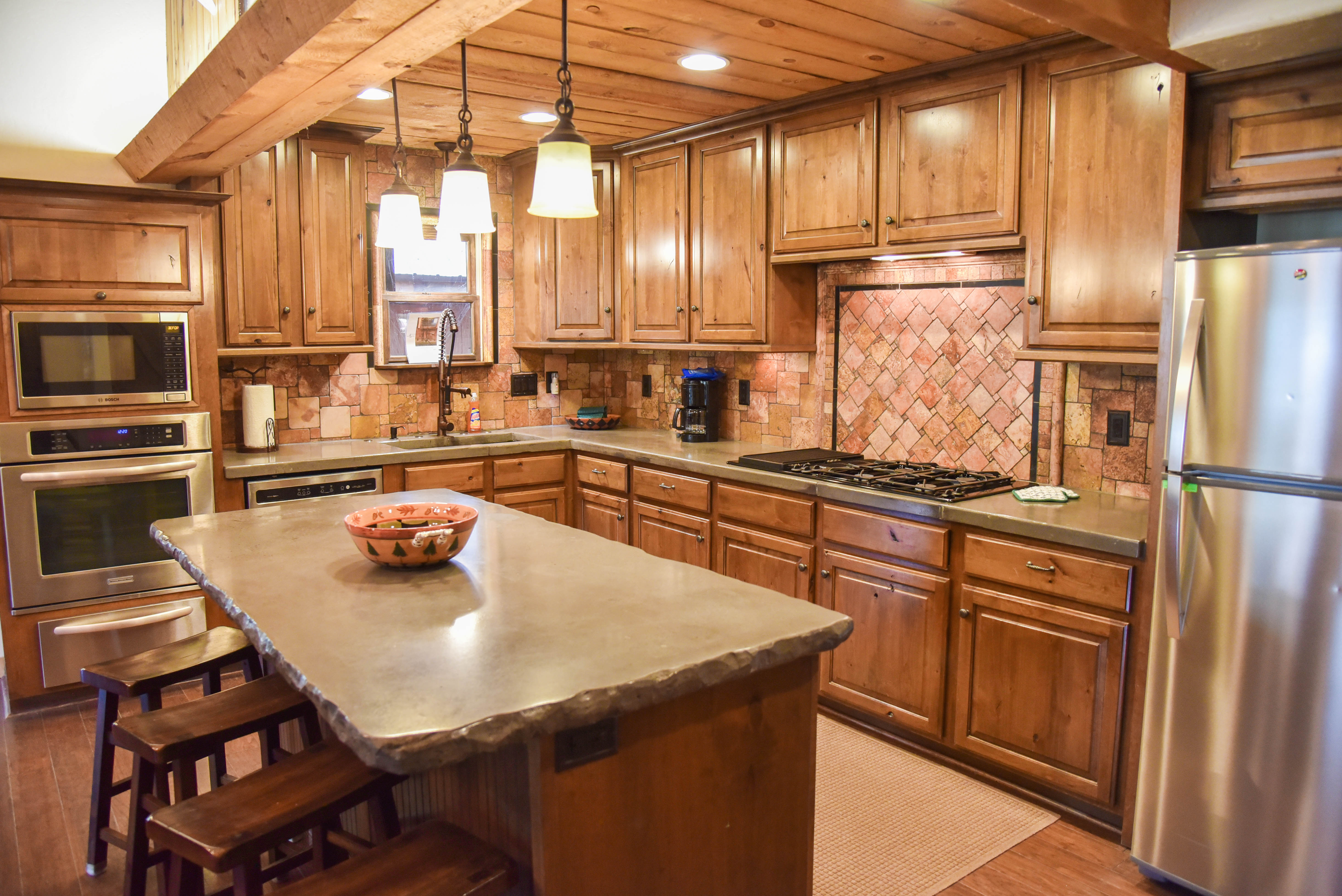 Lazy J Mountain Retreat in Red River NM