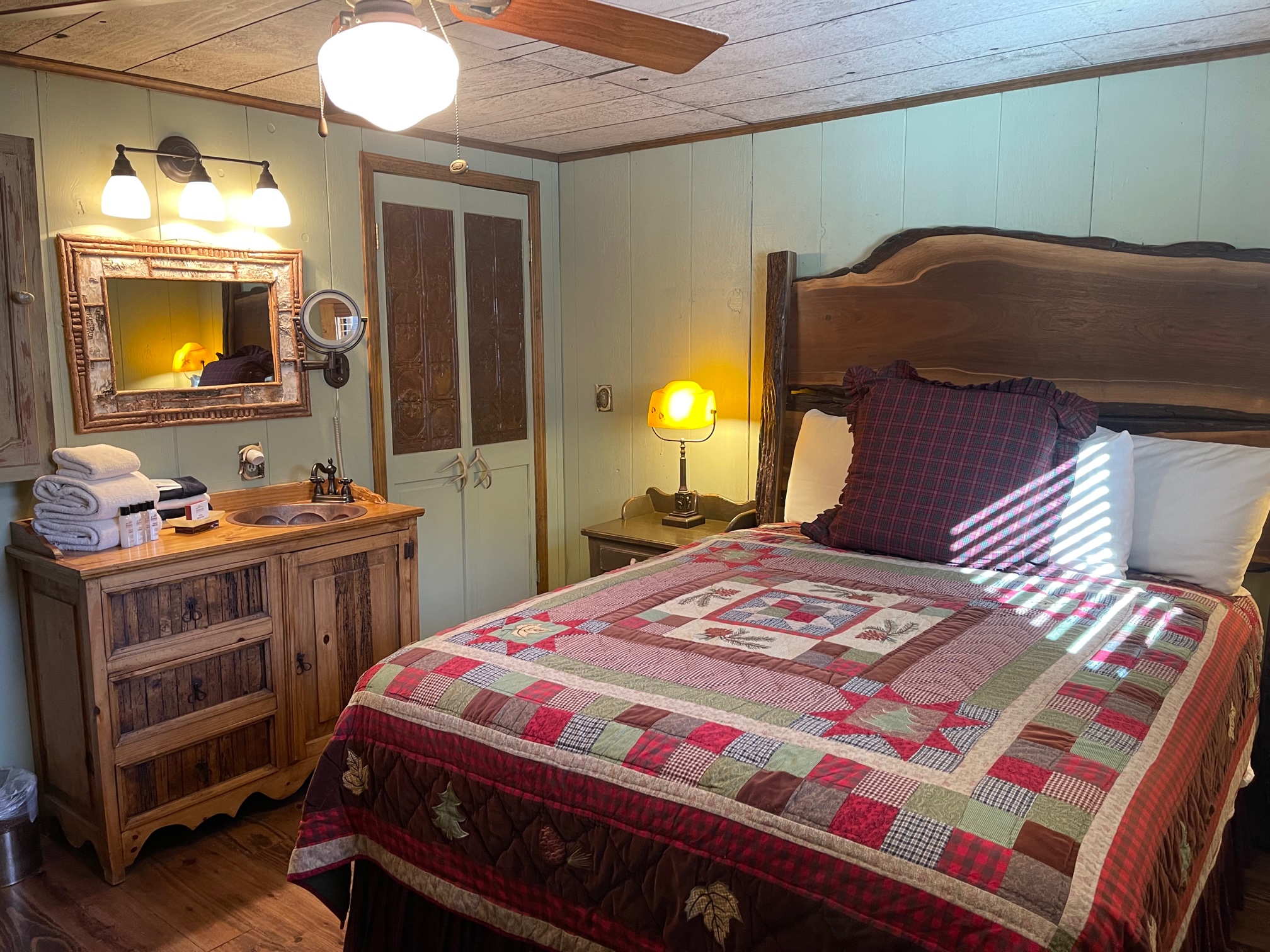Lazy J Mountain Retreat in Red River NM