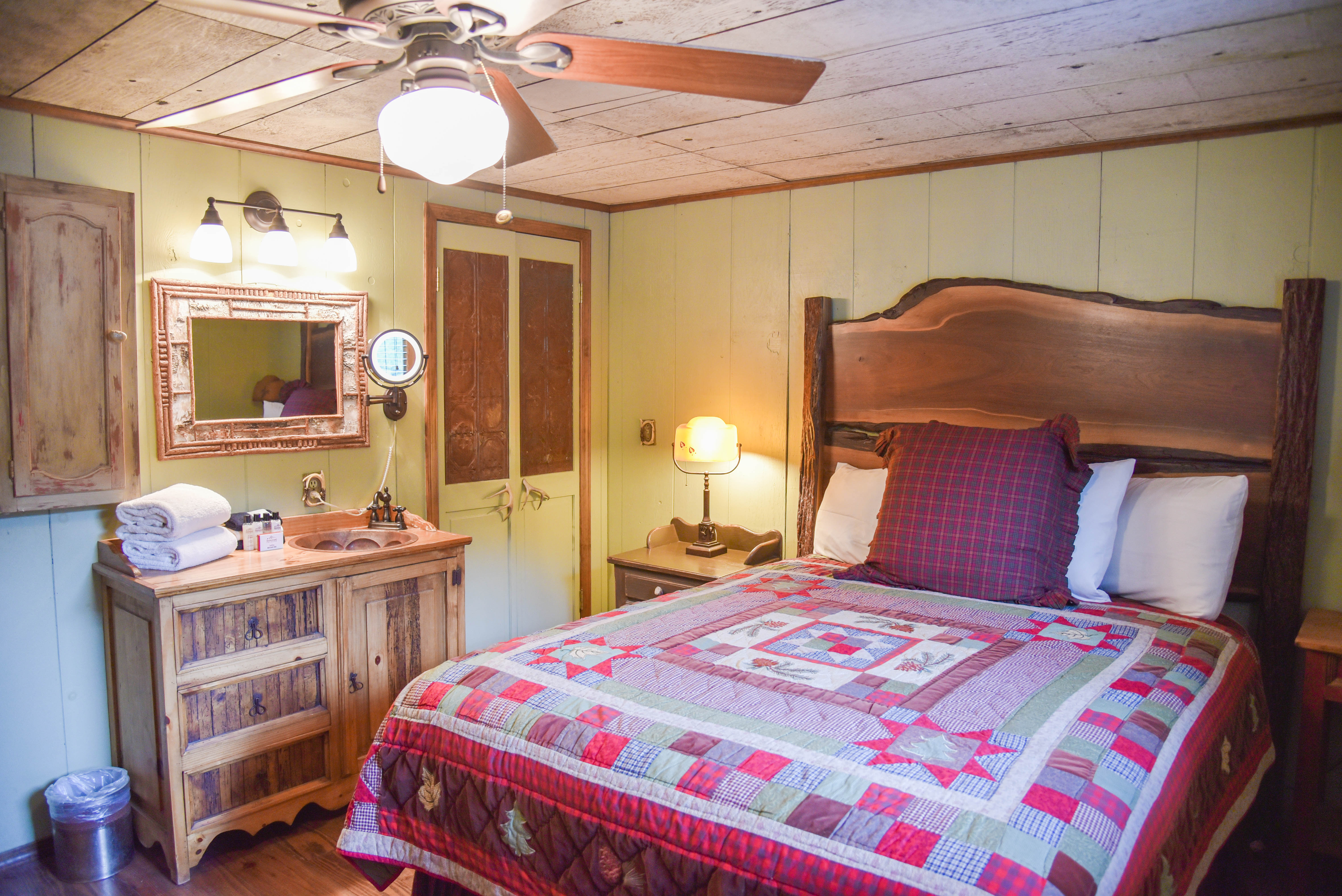 Lazy J Mountain Retreat in Red River NM