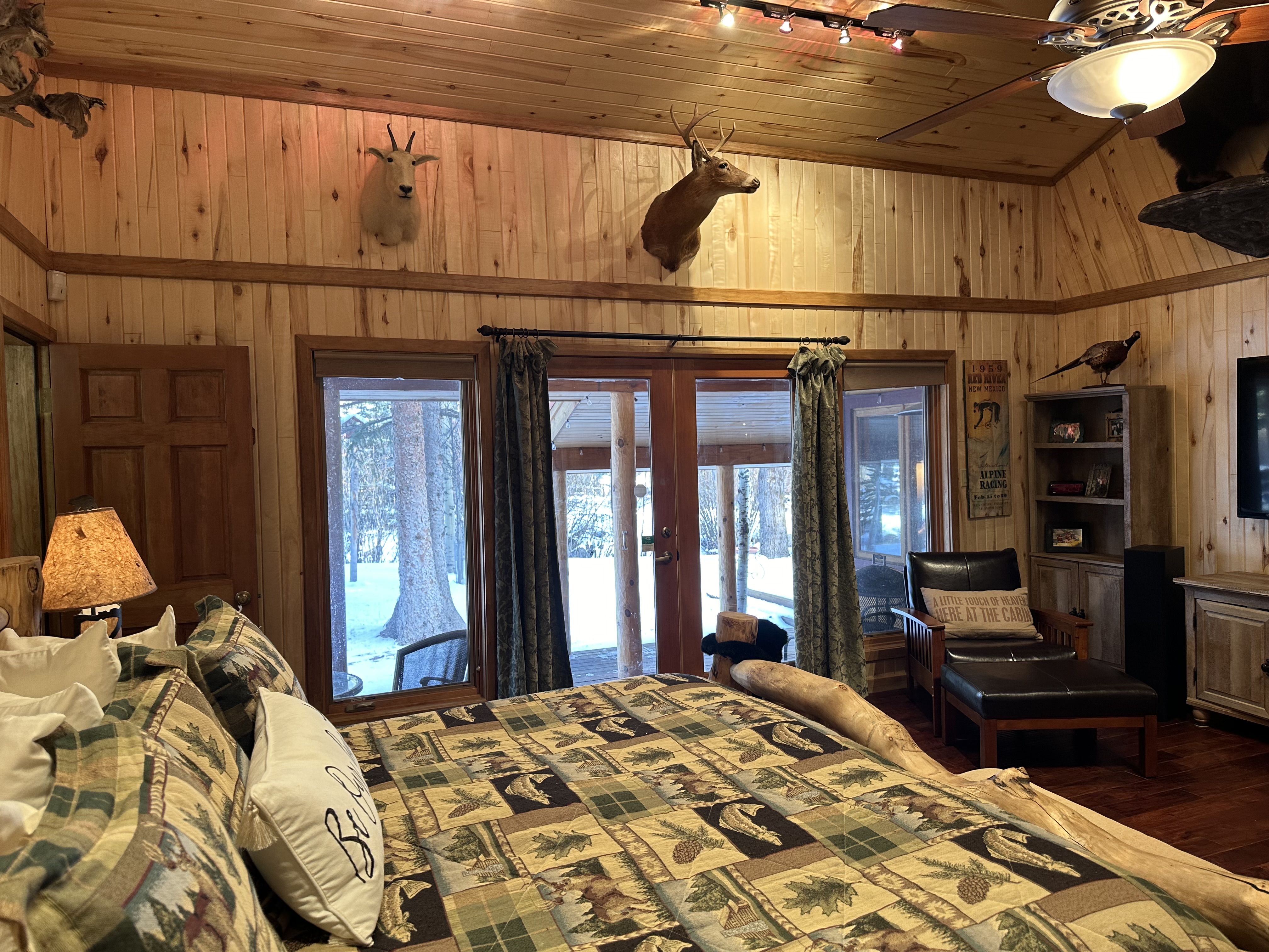 Papa Bears Cabin on the Red River in Red River, NM
