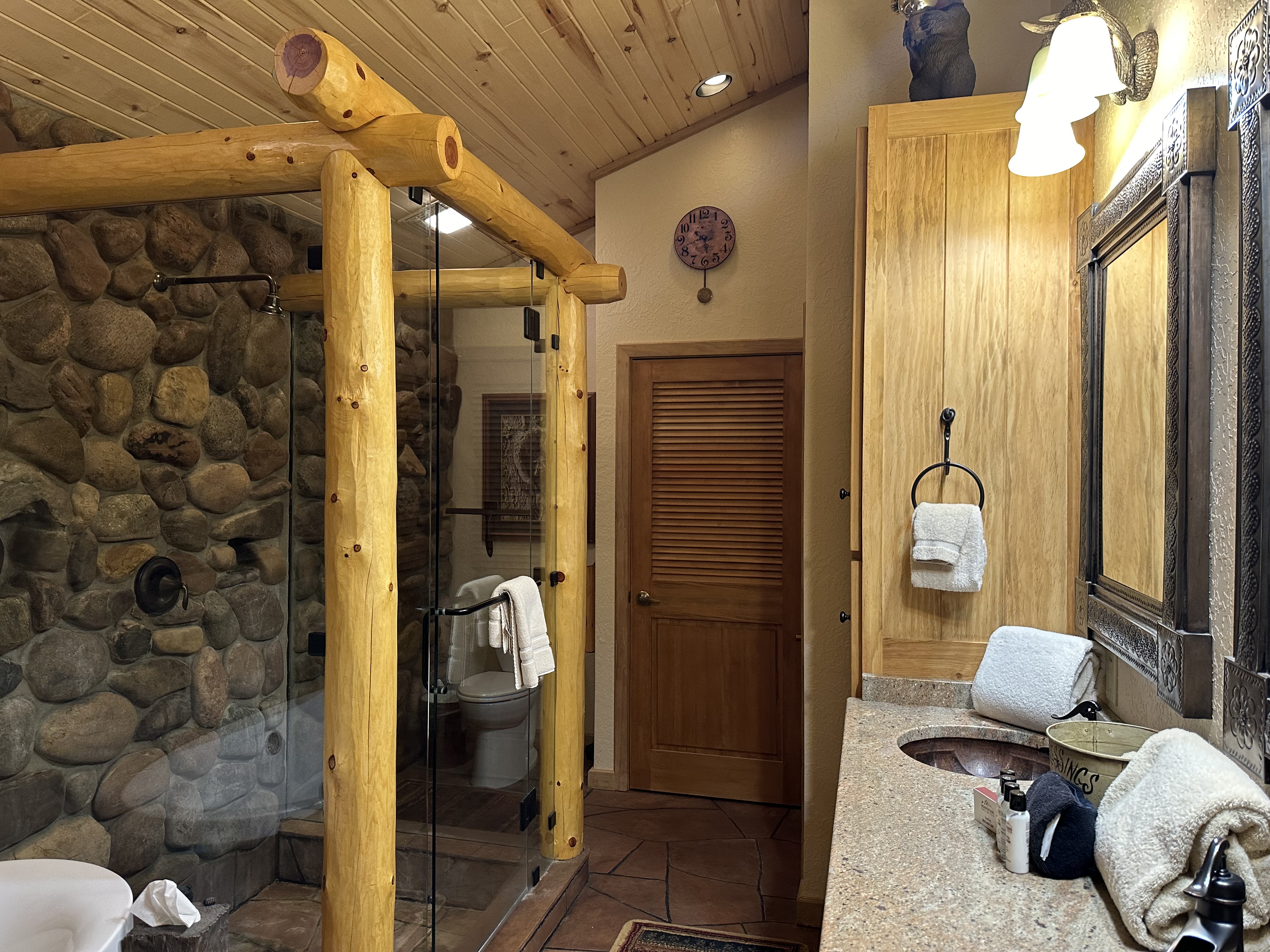 Papa Bears Cabin on the Red River in Red River, NM