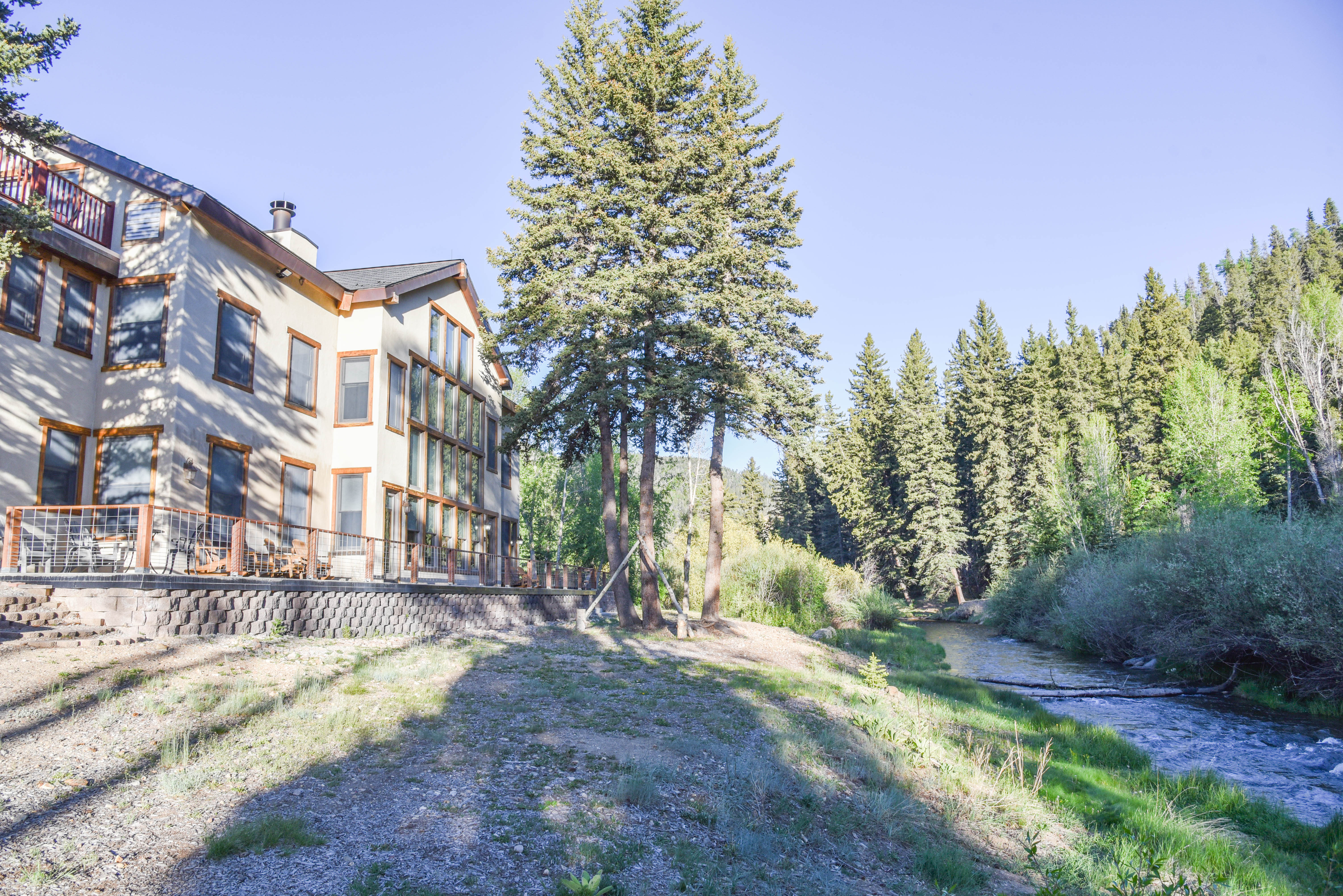 River Lyric Lodge in Red River