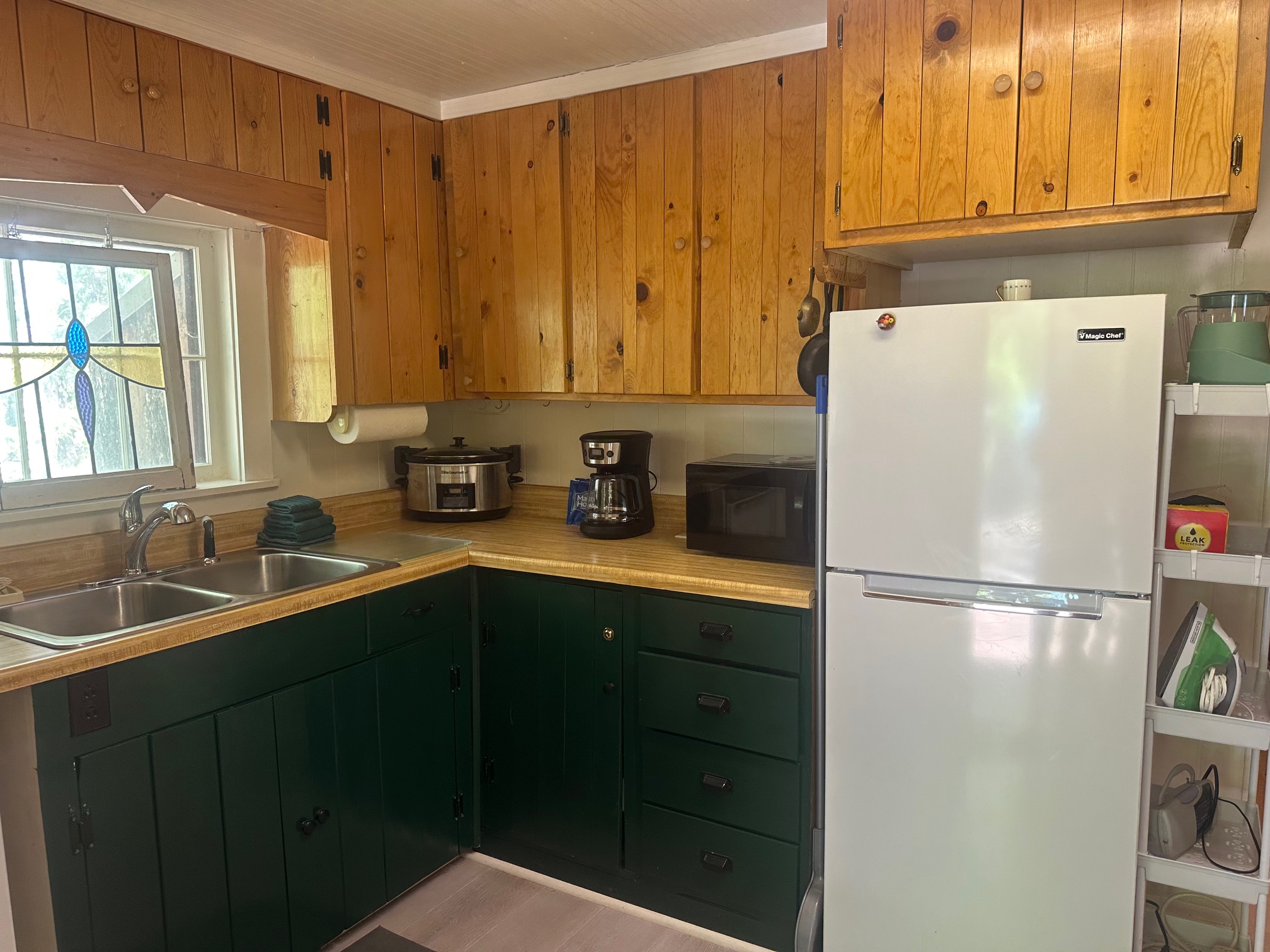 Brown Dog Cabin with High Speed Wifi and A/C