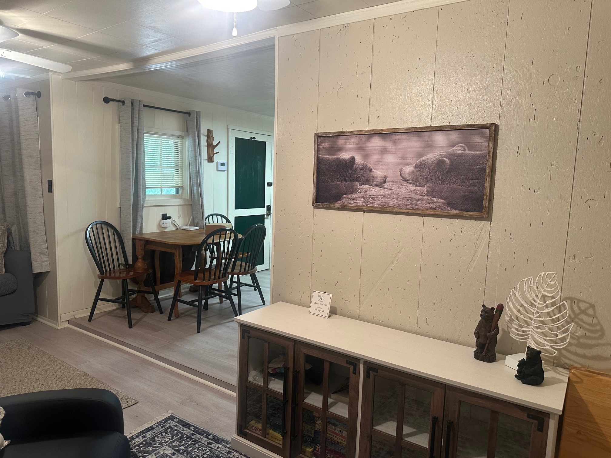 Brown Dog Cabin with High Speed Wifi and A/C