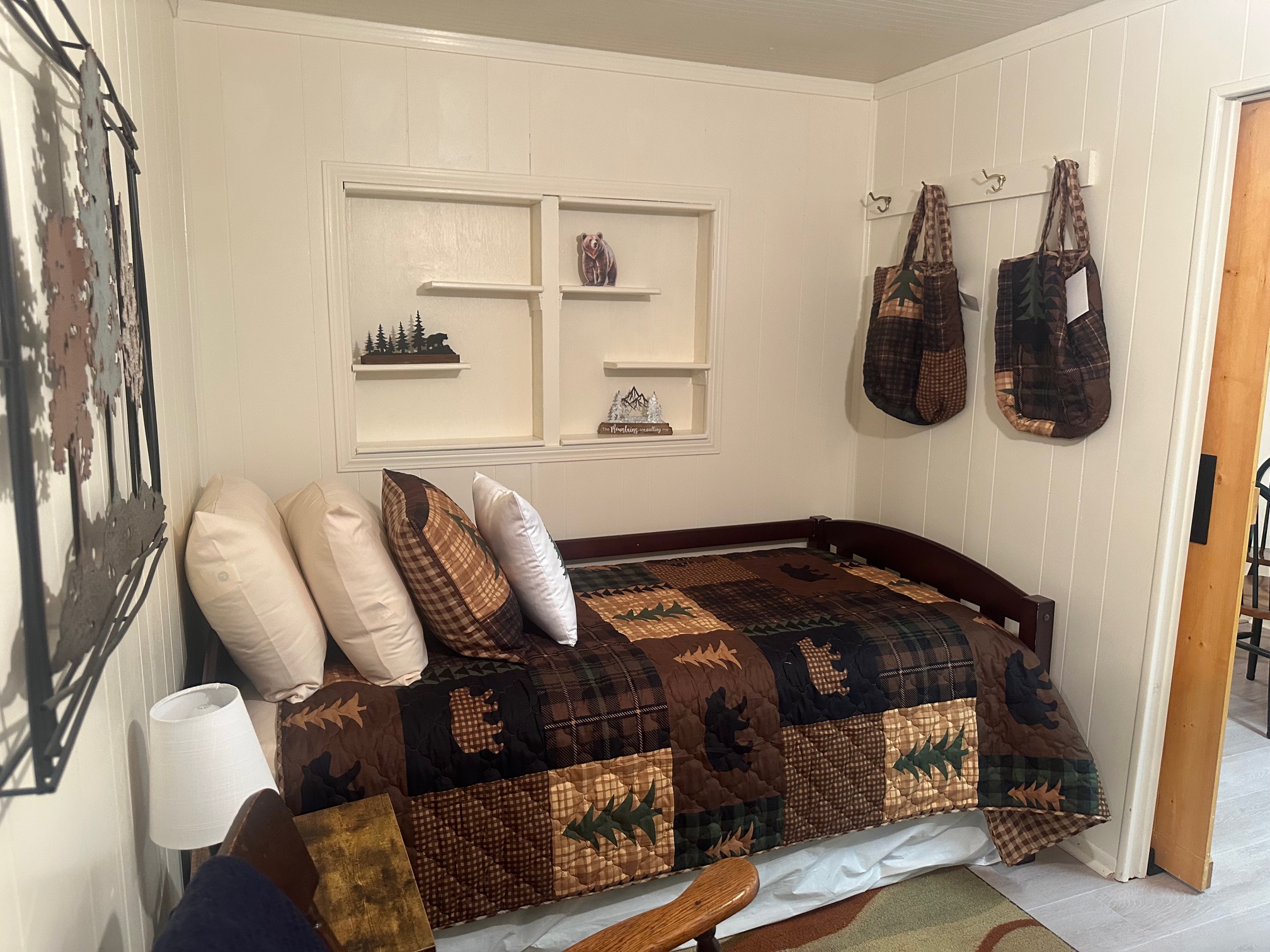 Brown Dog Cabin with High Speed Wifi and A/C