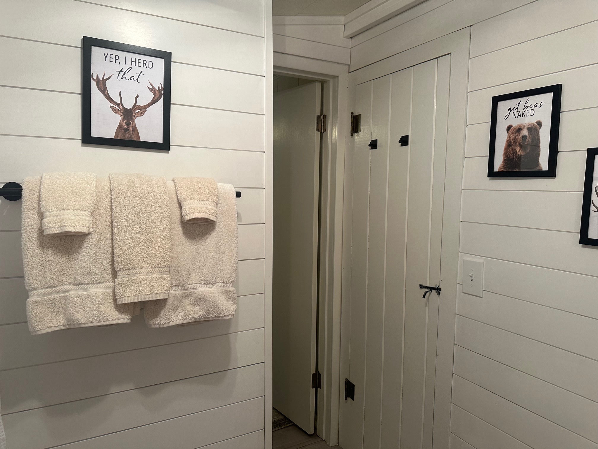 Brown Dog Cabin with High Speed Wifi and A/C
