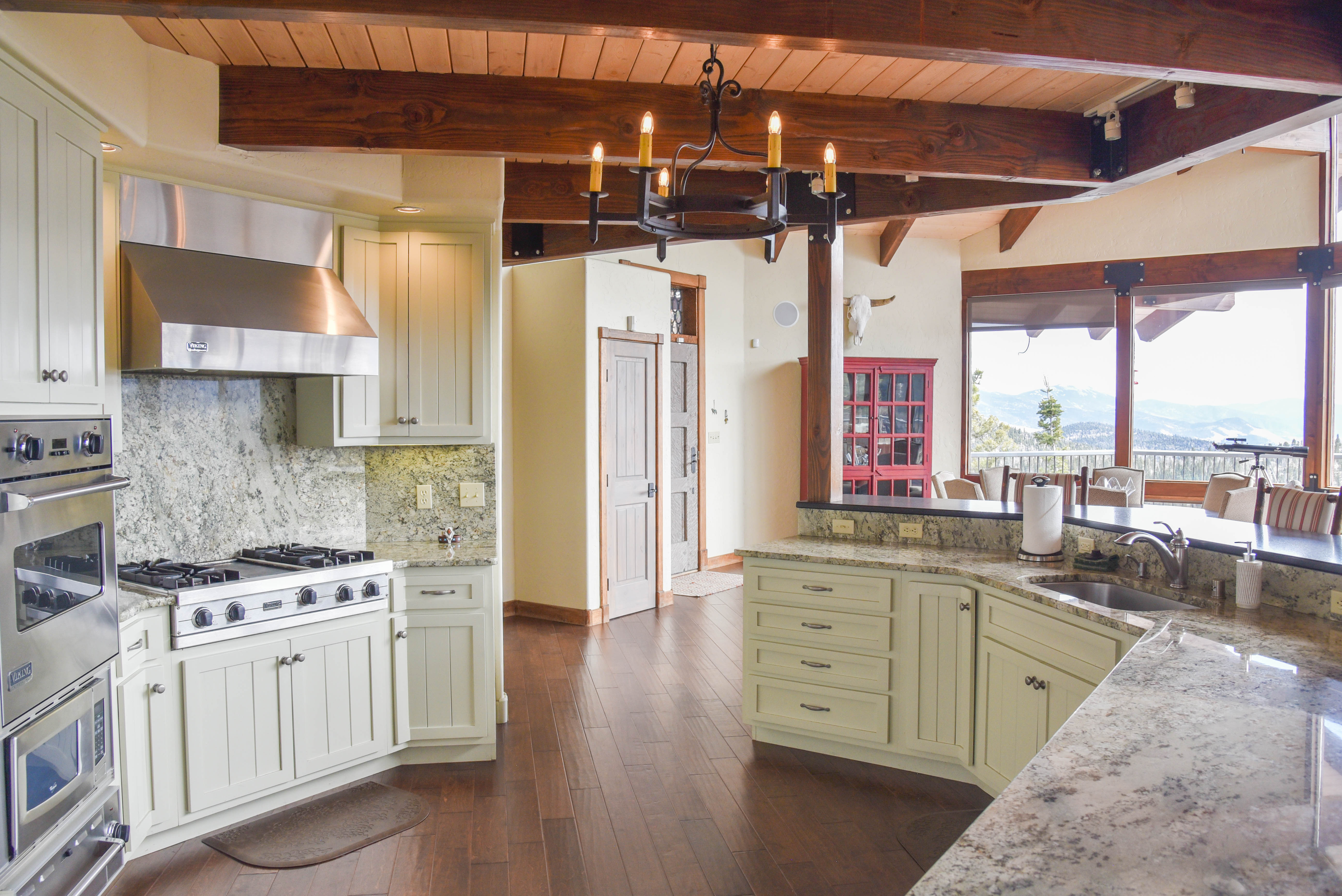 Bobcat Peak- Luxury home on Bobcat Pass