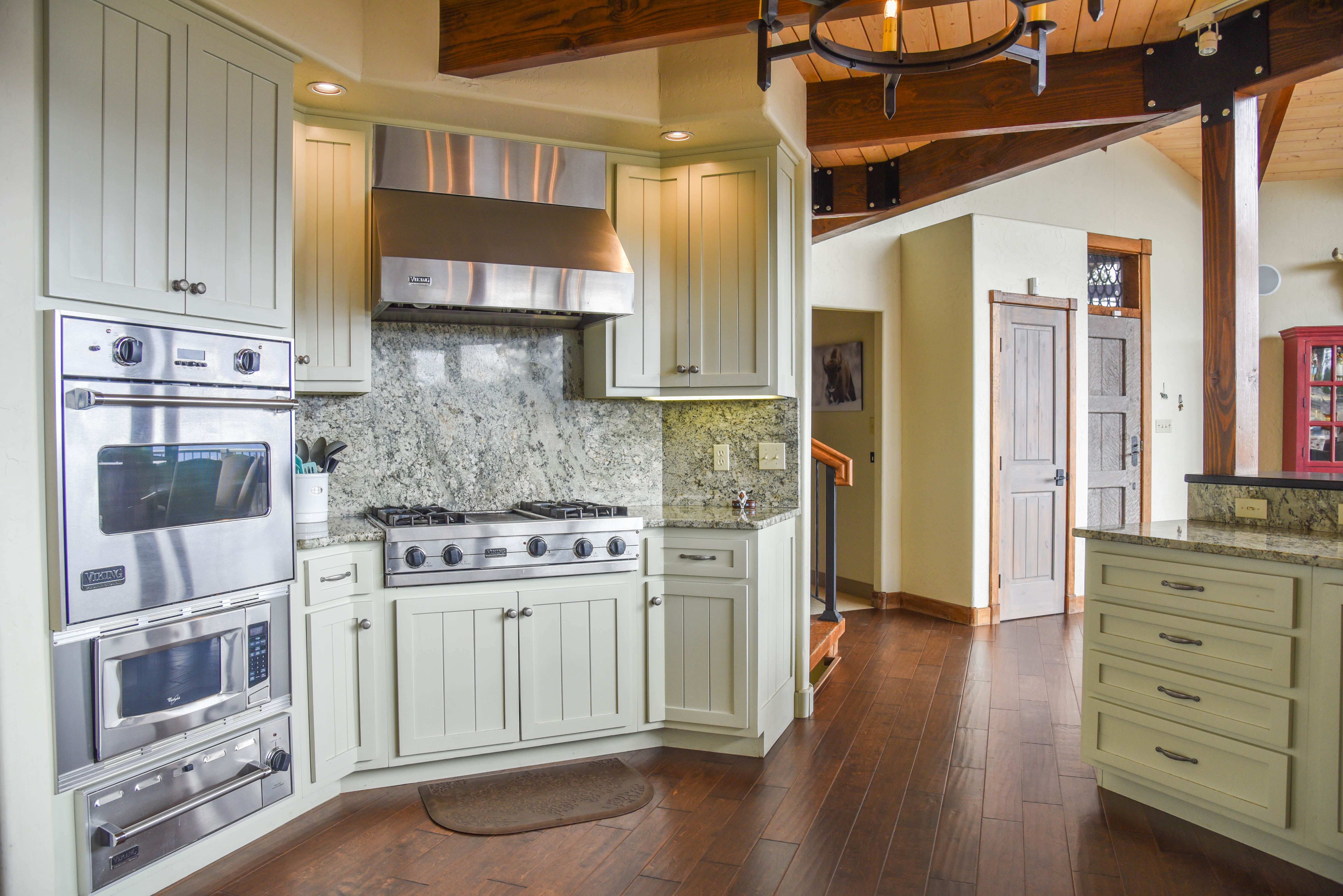 Bobcat Peak- Luxury home on Bobcat Pass