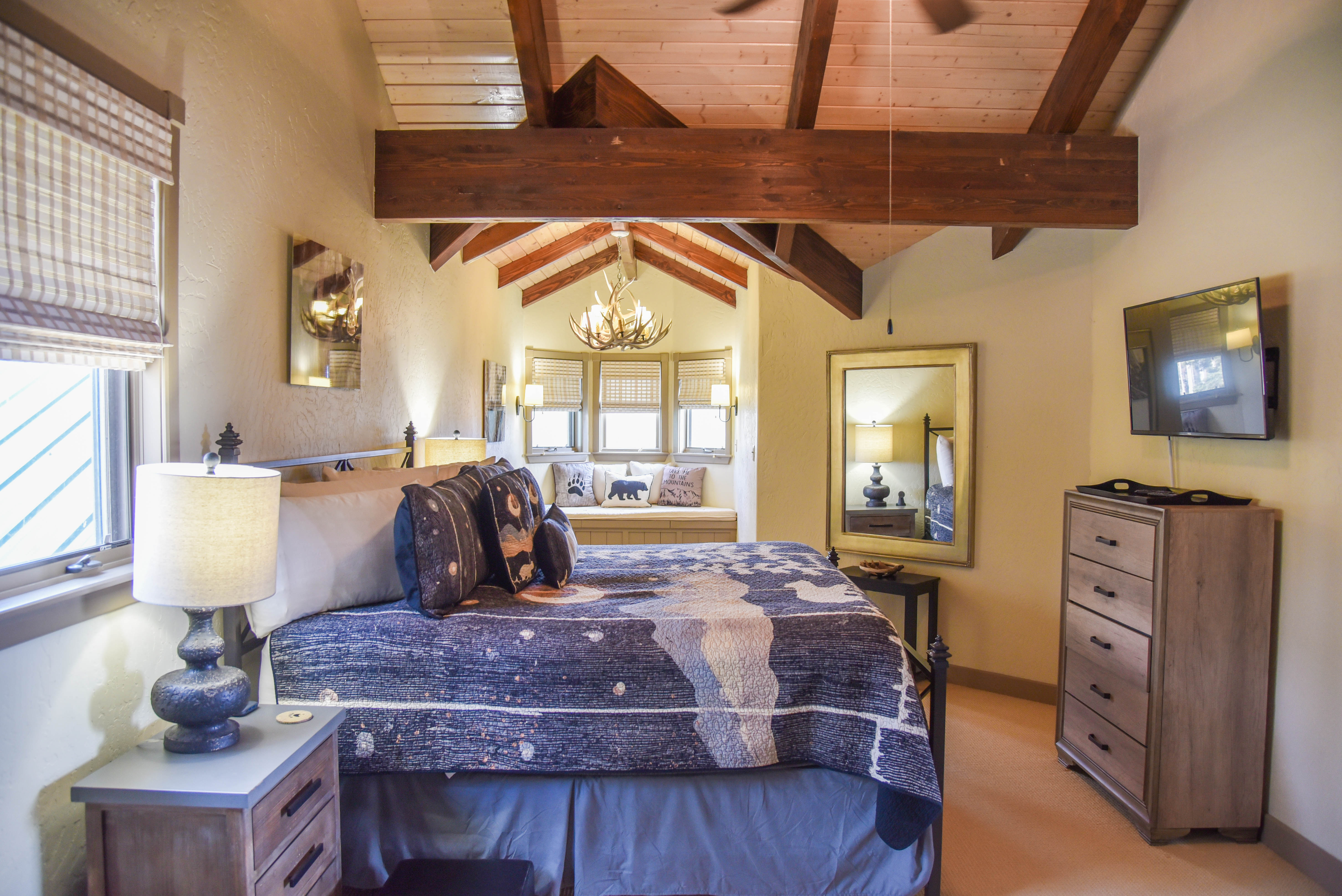 Bobcat Peak- Luxury home on Bobcat Pass