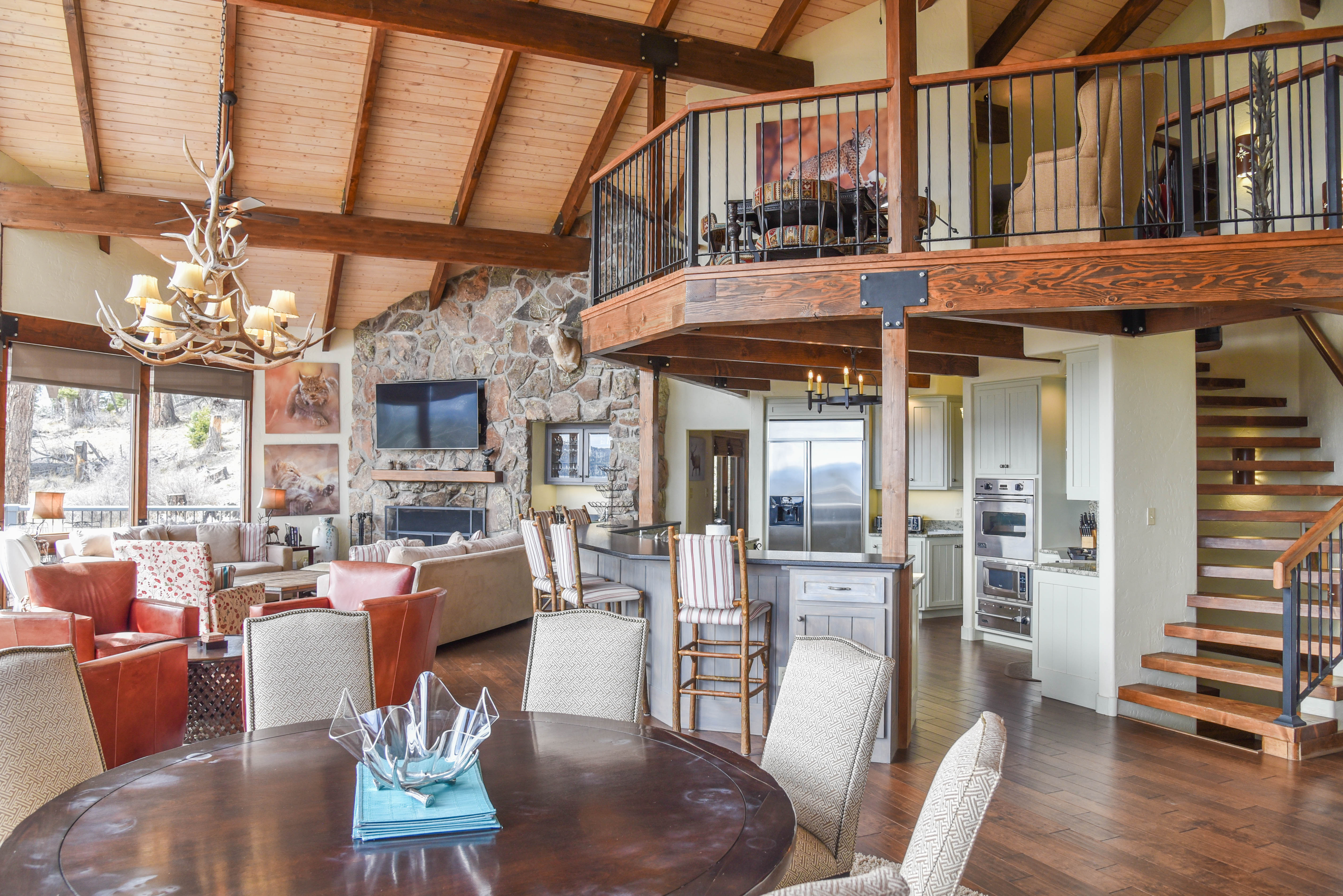 Bobcat Peak- Luxury home on Bobcat Pass