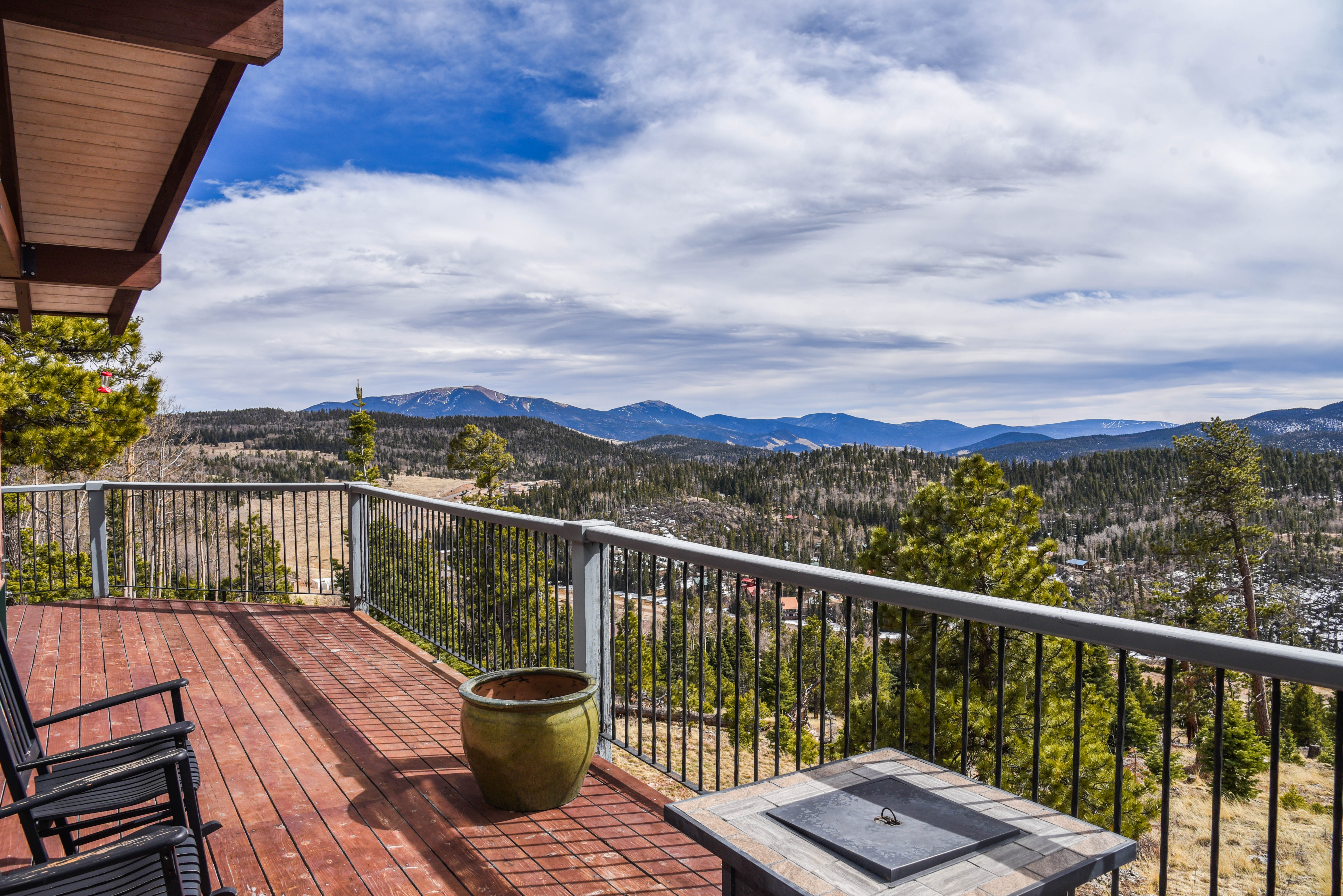 Bobcat Peak- Luxury home on Bobcat Pass
