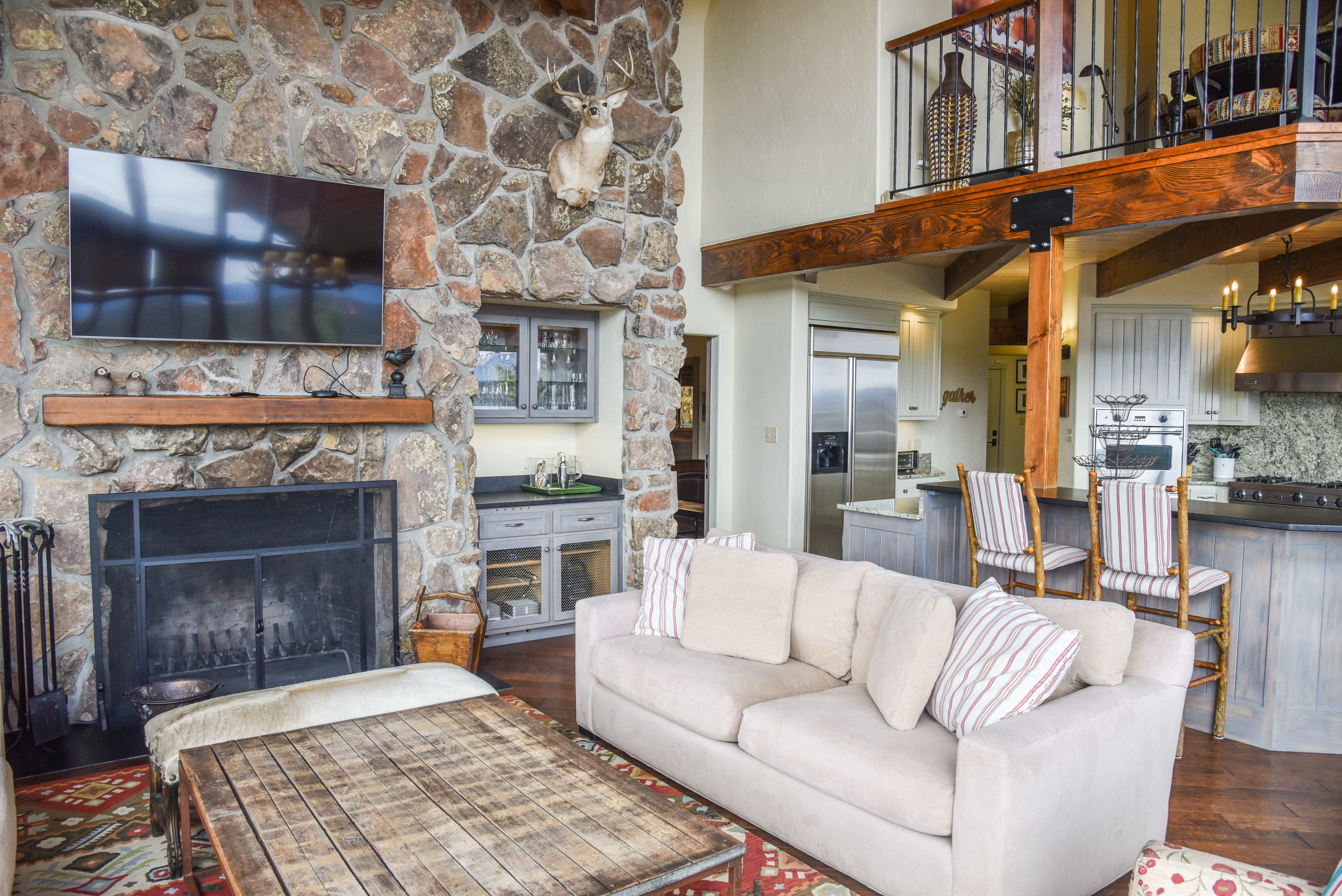Bobcat Peak- Luxury home on Bobcat Pass