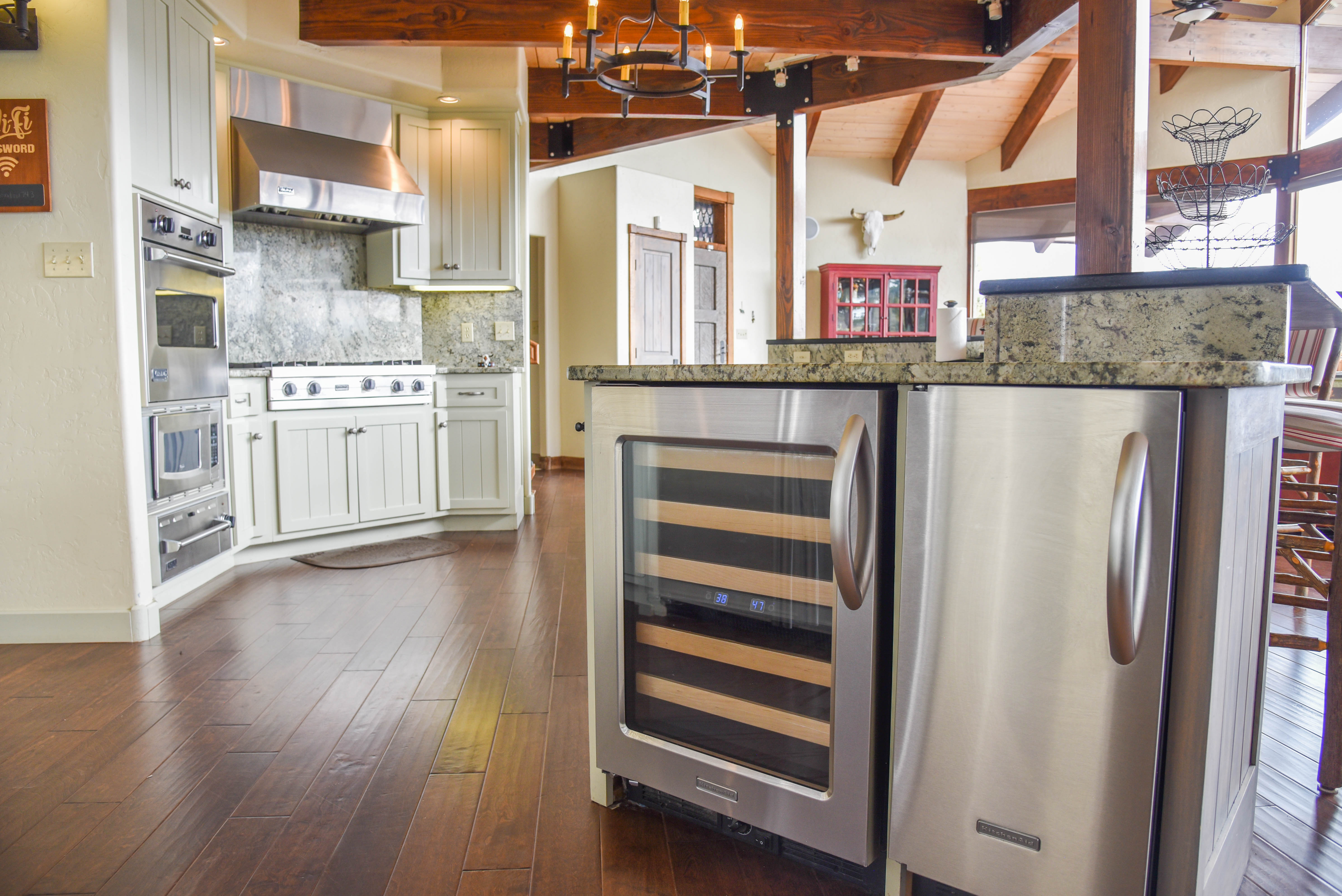 Bobcat Peak- Luxury home on Bobcat Pass