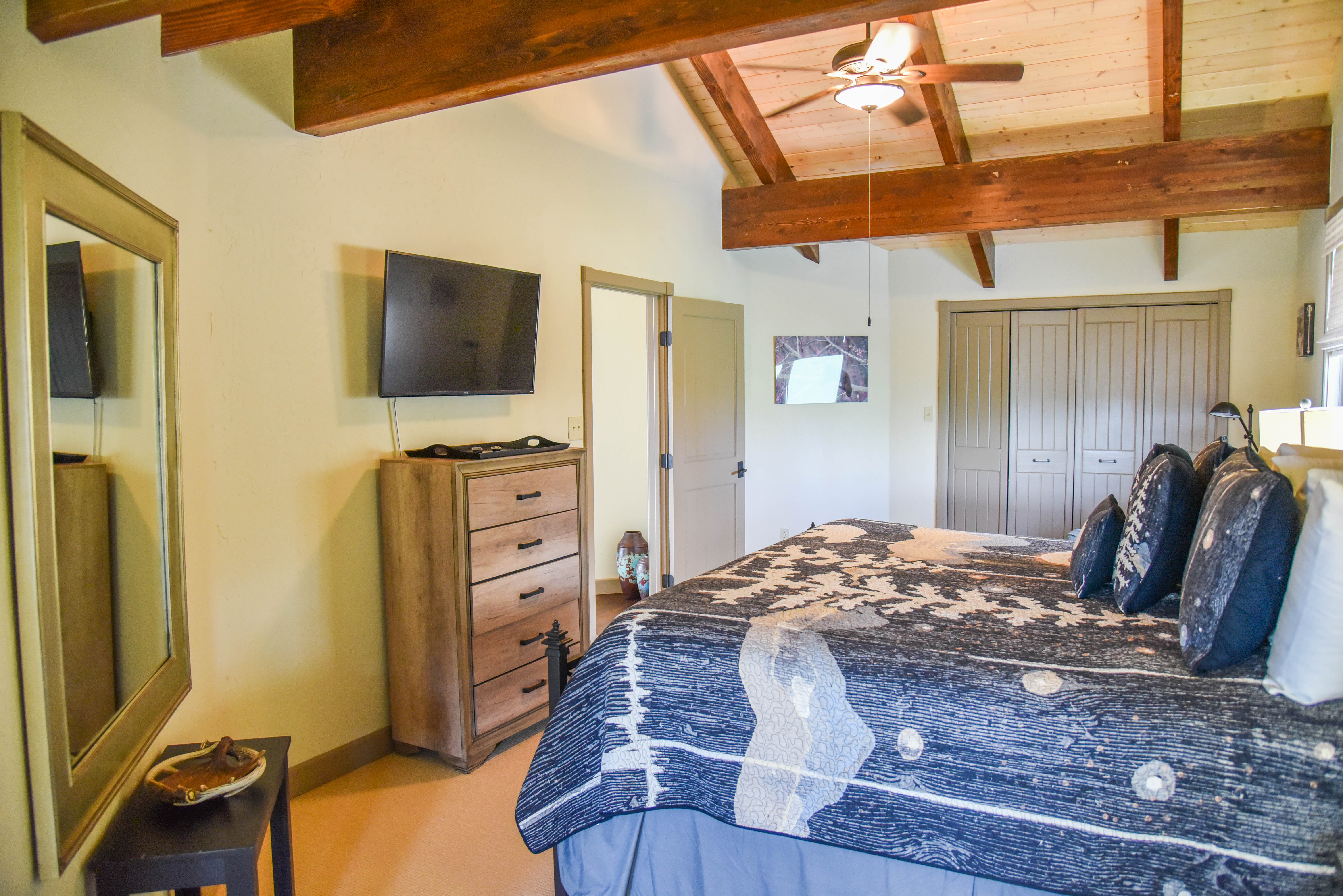 Bobcat Peak- Luxury home on Bobcat Pass