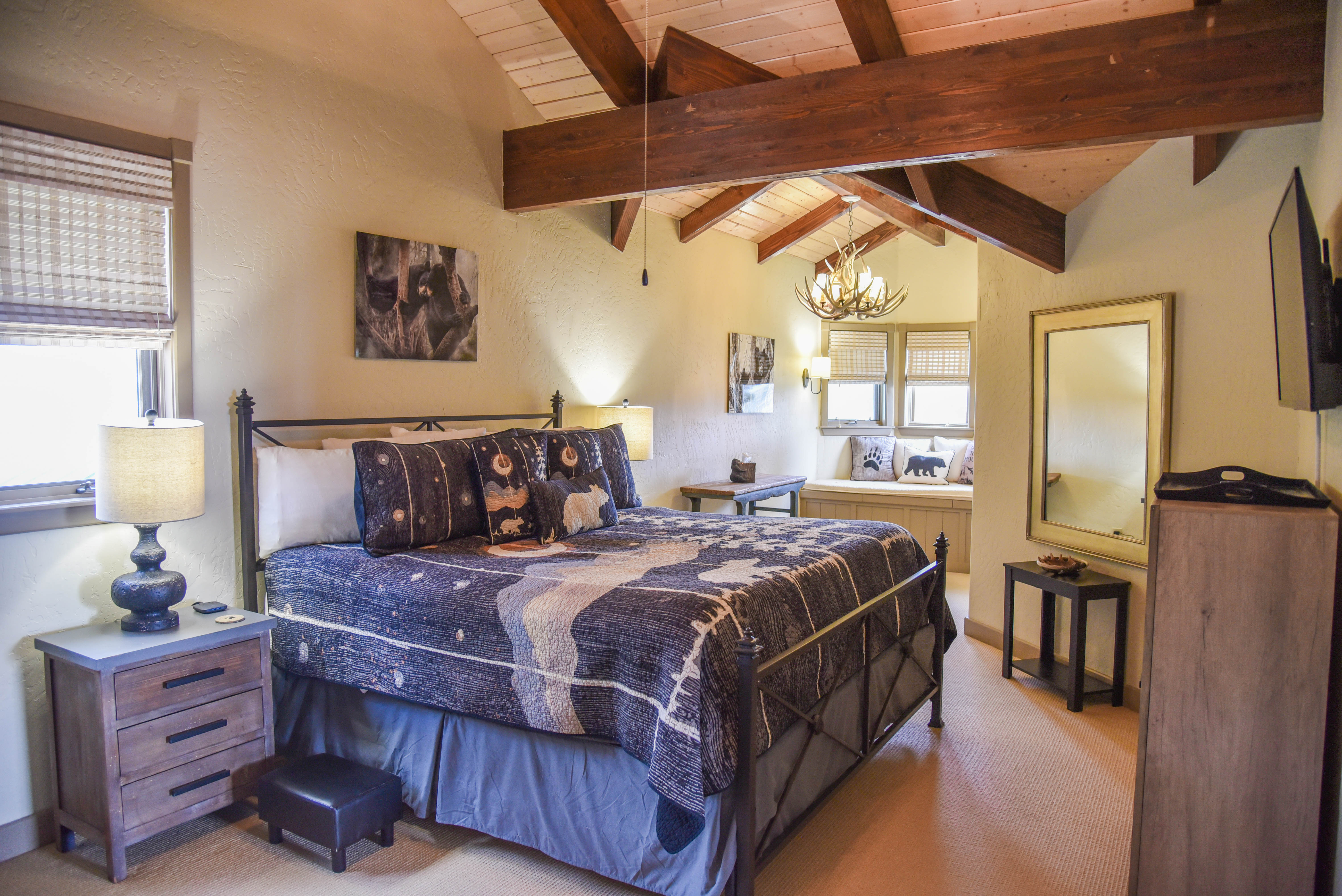 Bobcat Peak- Luxury home on Bobcat Pass