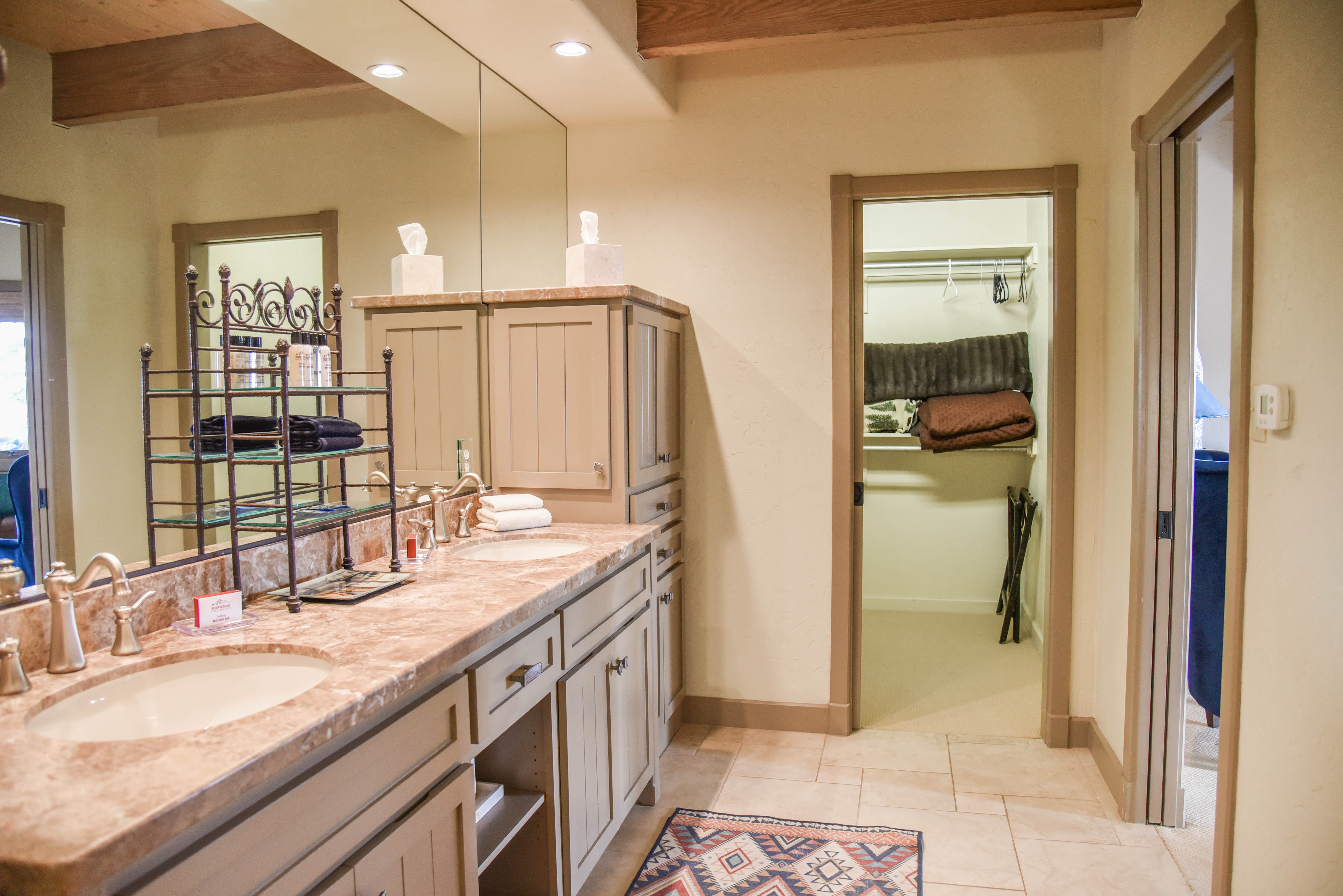 Bobcat Peak- Luxury home on Bobcat Pass