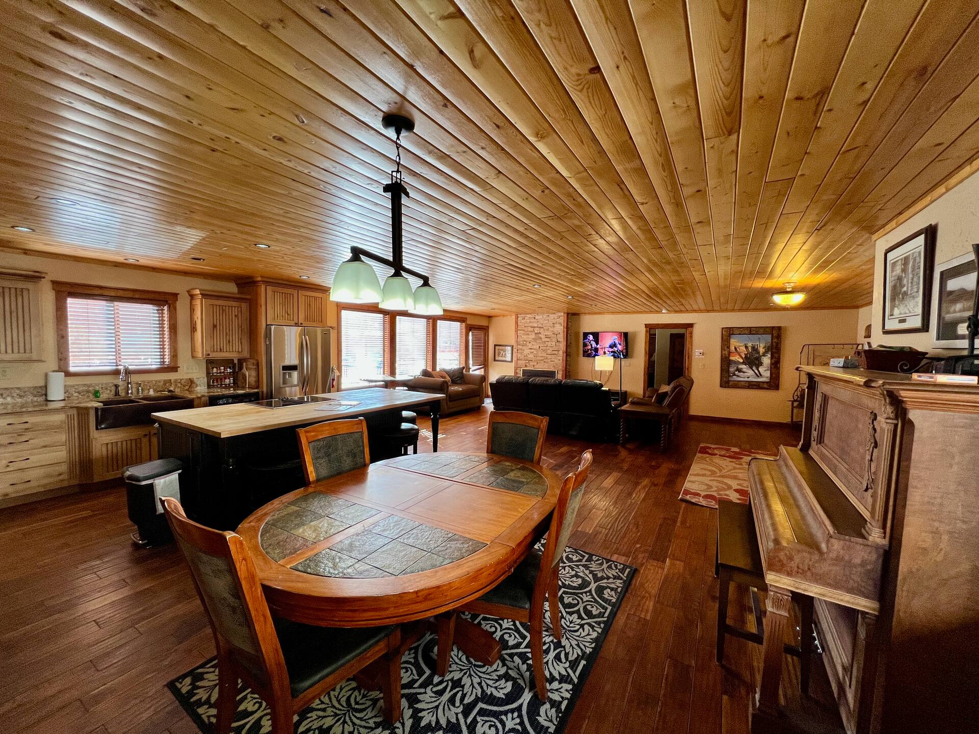 Alpine Summit Lodge - Formally 4K View