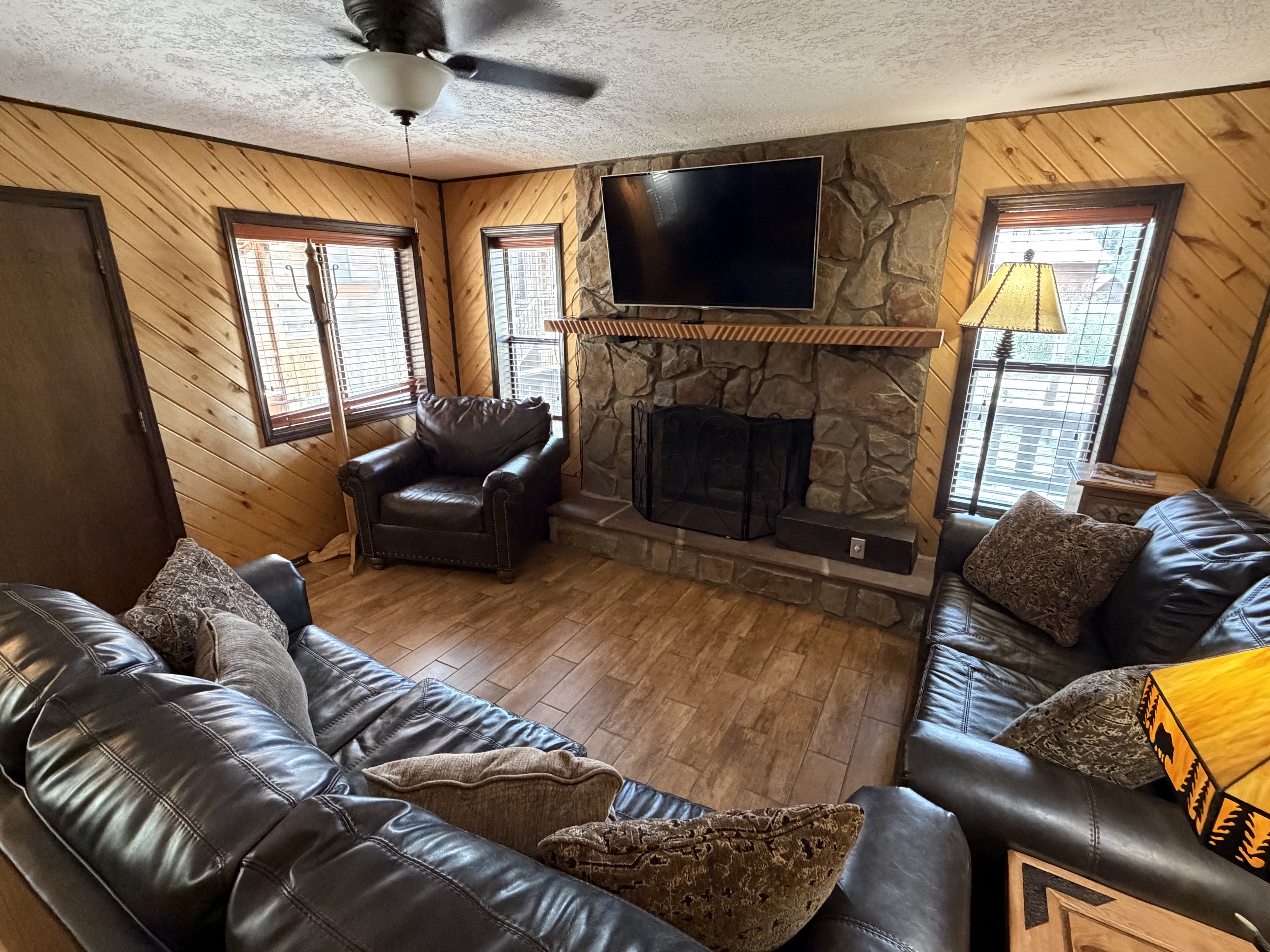 Little Fanny Cabin in Red River
