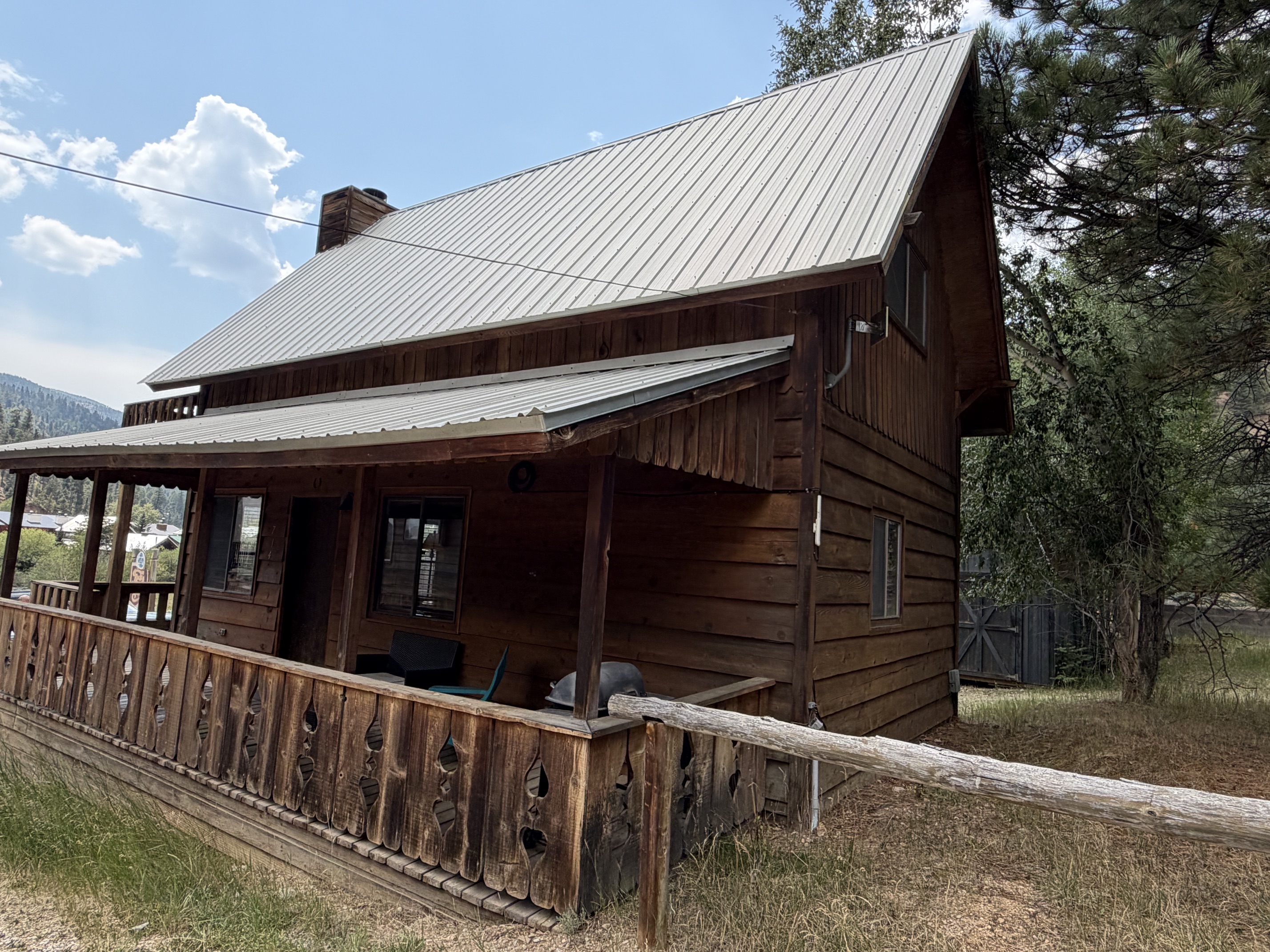 Little Fanny Cabin in Red River
