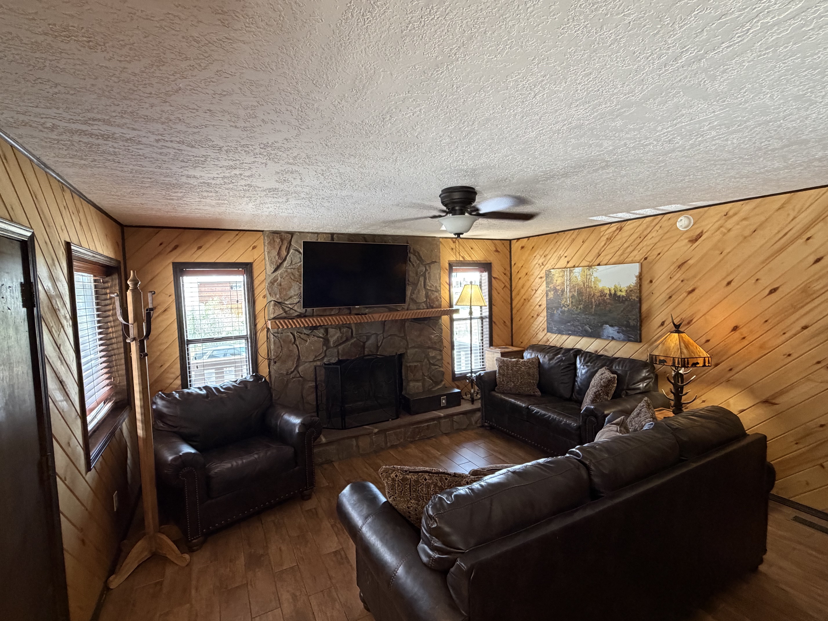 Little Fanny Cabin in Red River