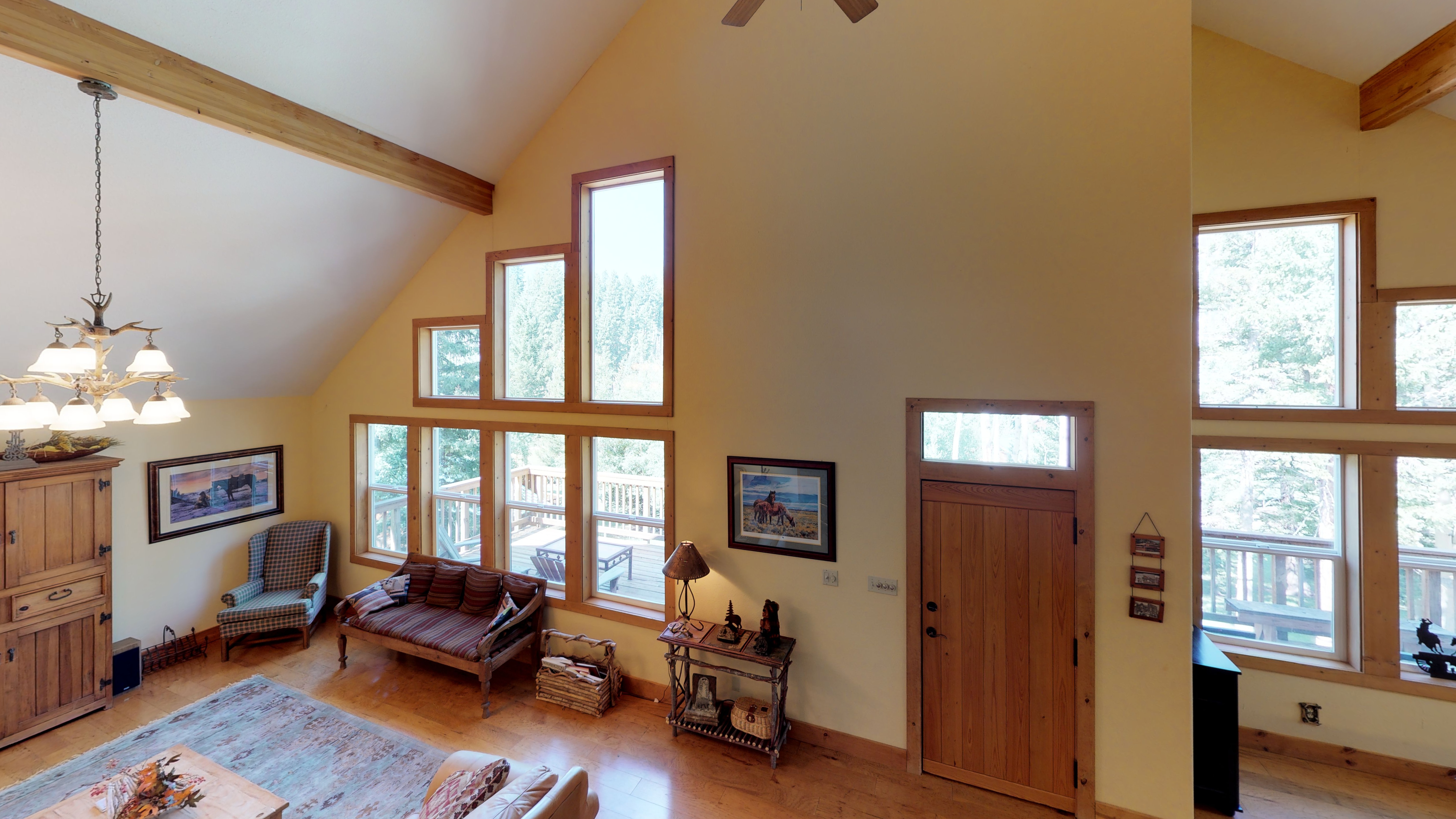 Interior entrance with charming mountain decor