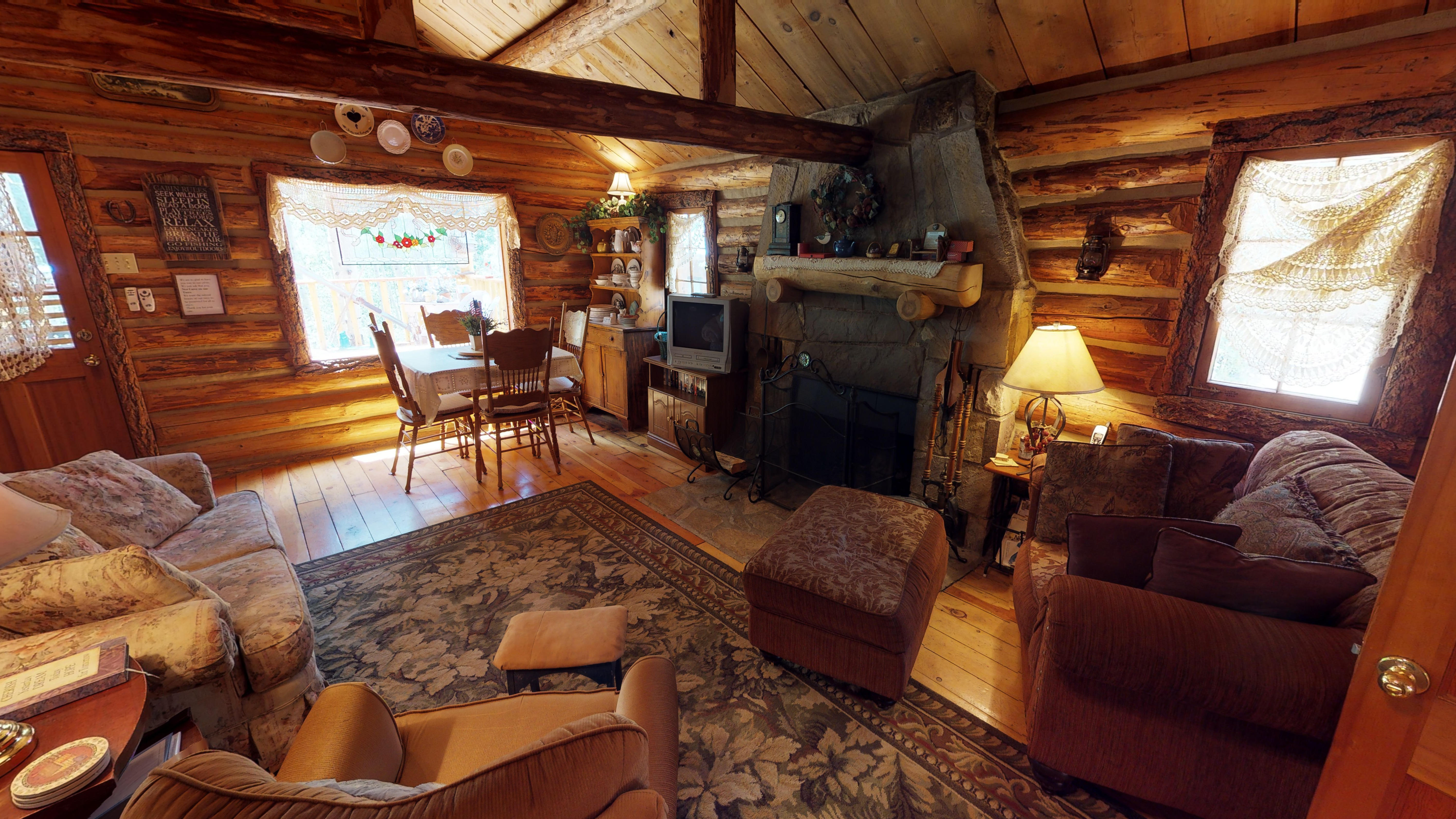 Cabin by the Creek with High Speed Wifi