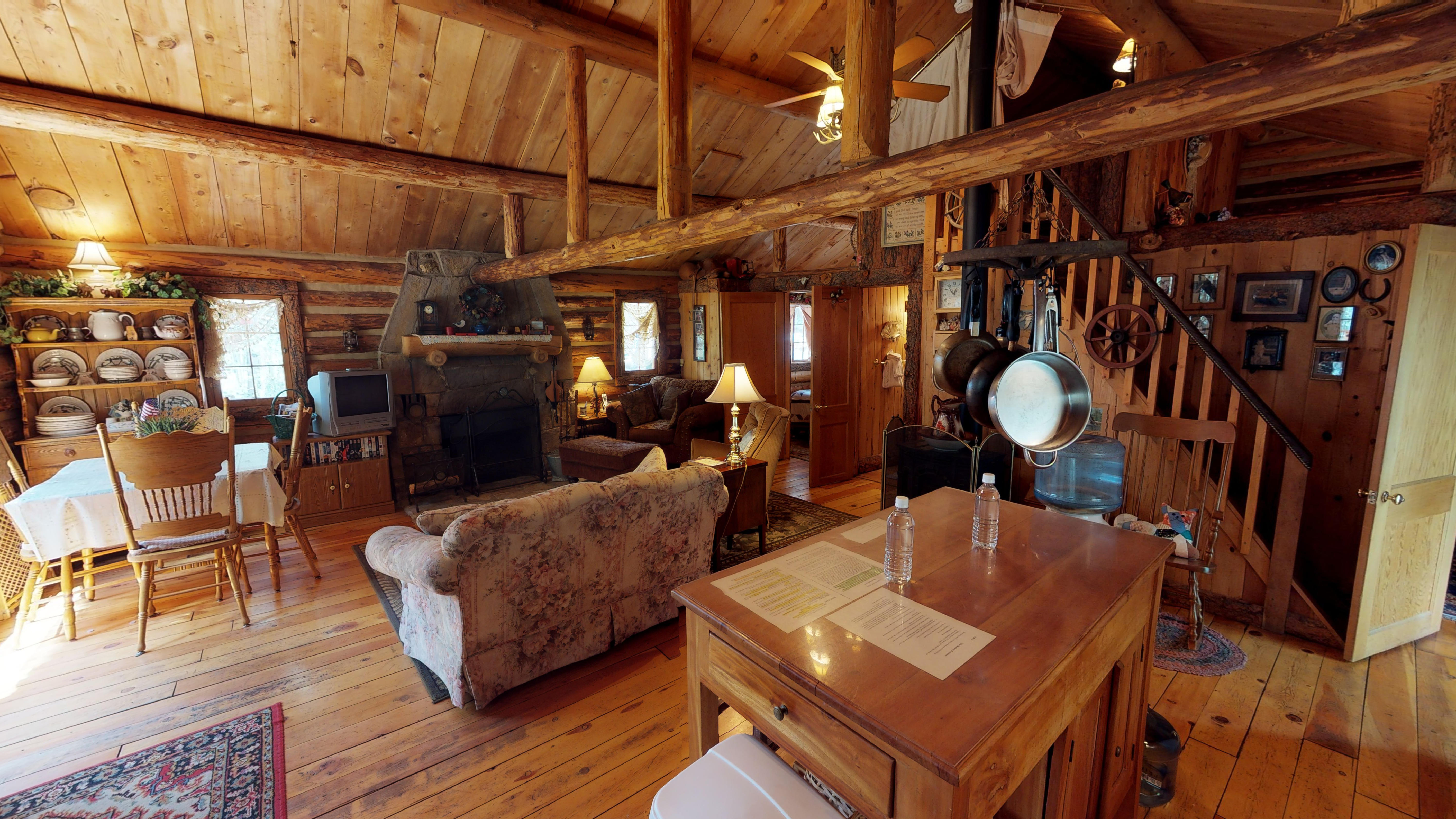 Cabin by the Creek with High Speed Wifi