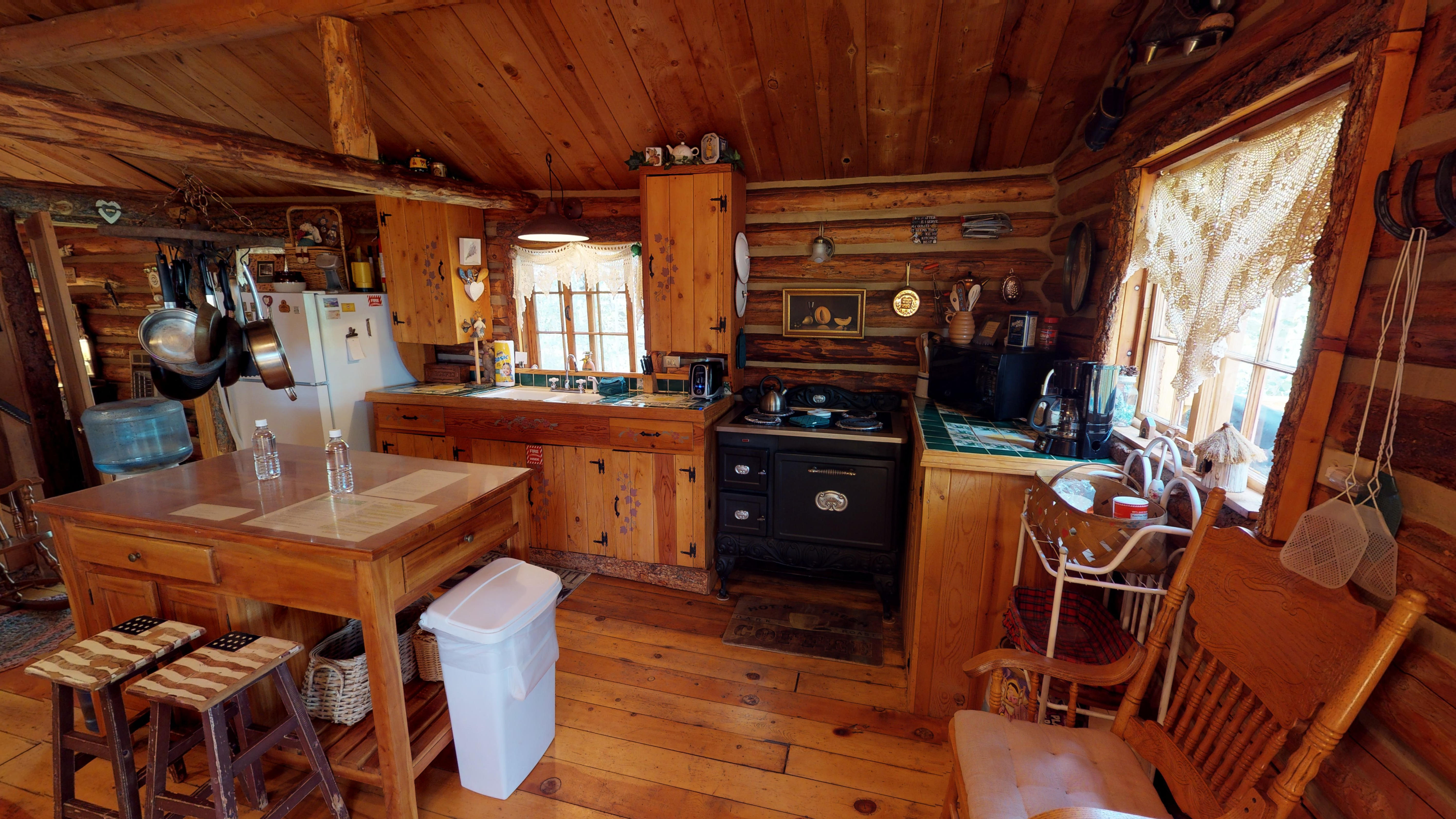 Cabin by the Creek with High Speed Wifi