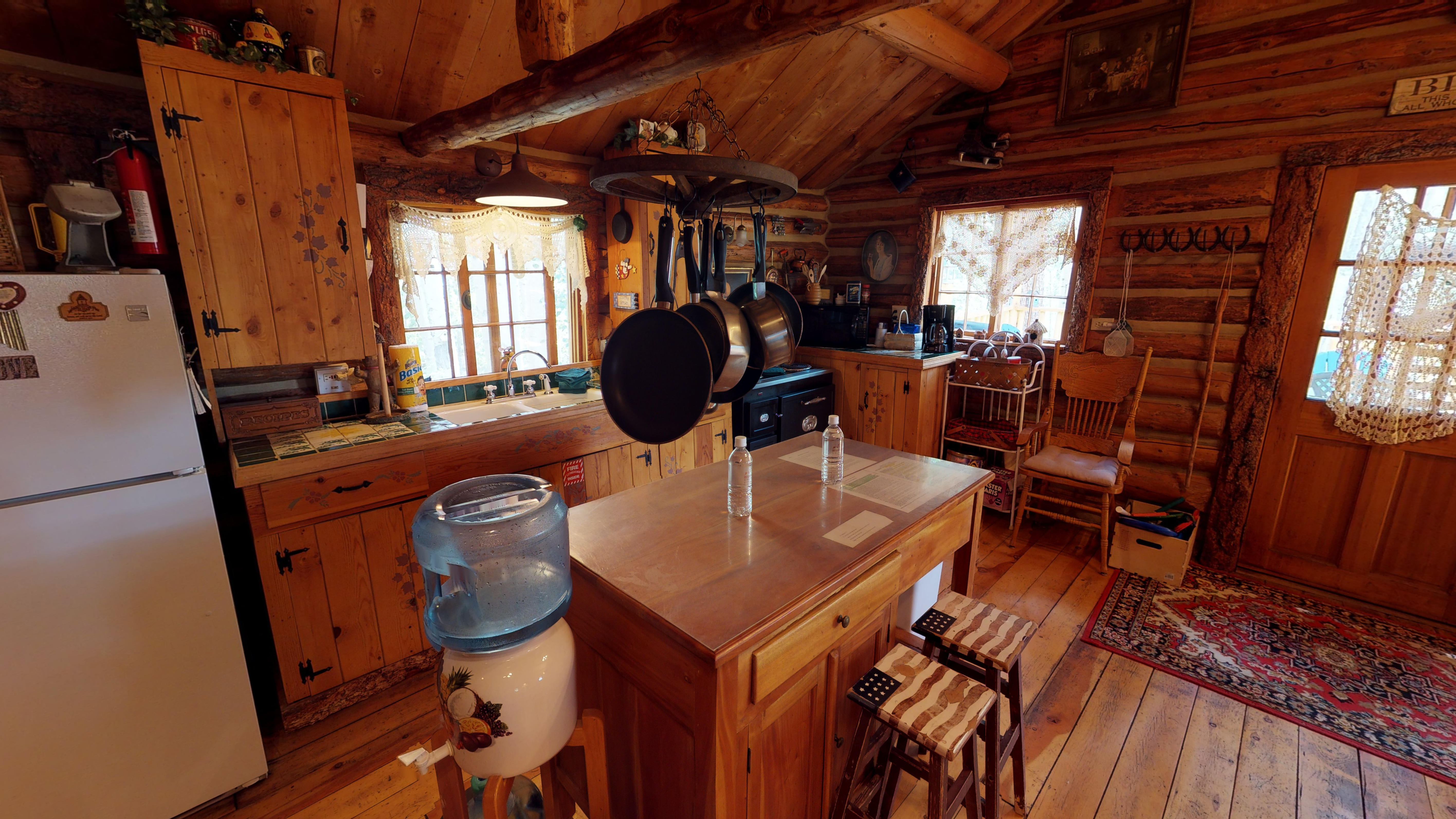 Cabin by the Creek with High Speed Wifi
