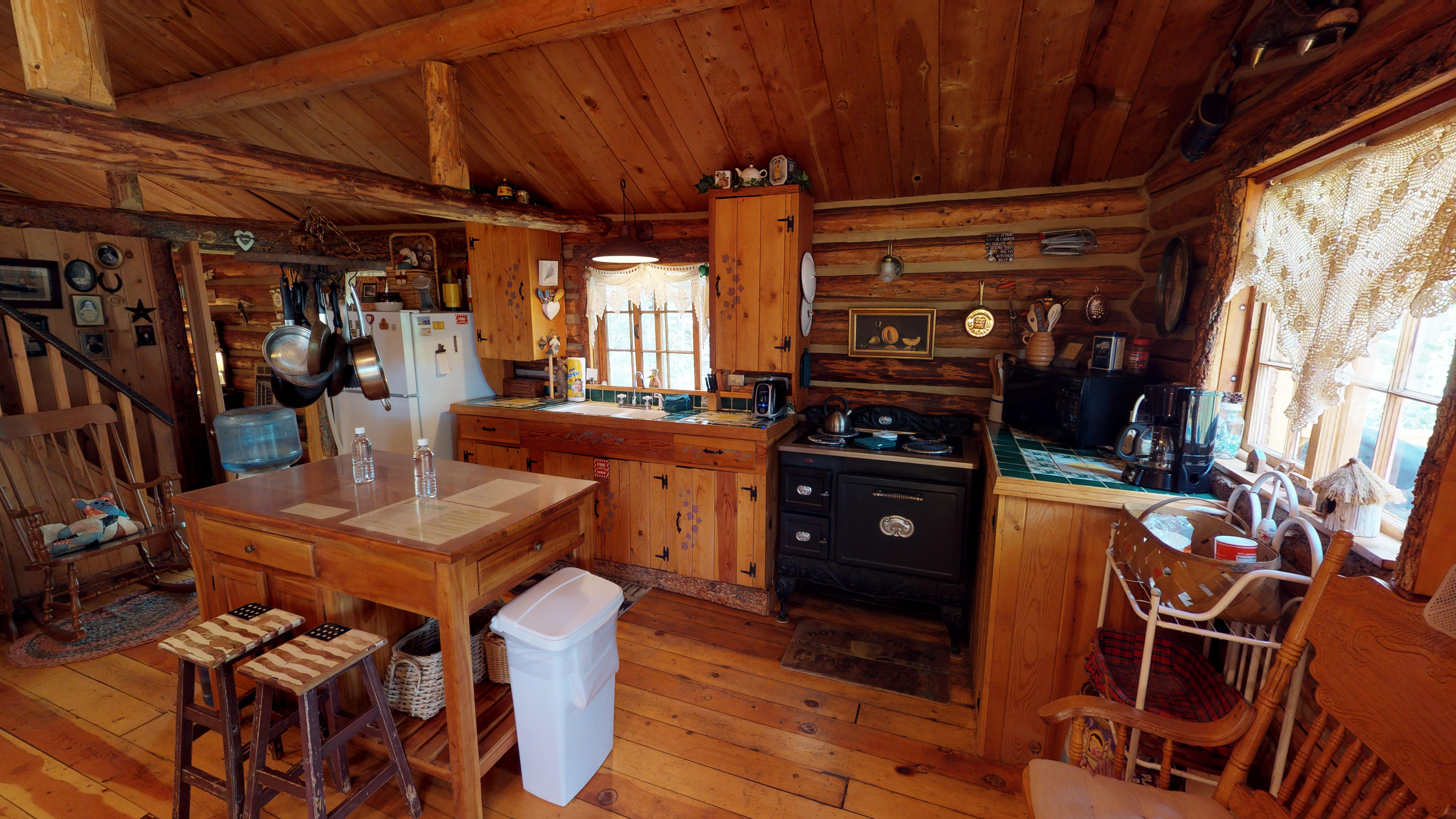 Cabin by the Creek with High Speed Wifi