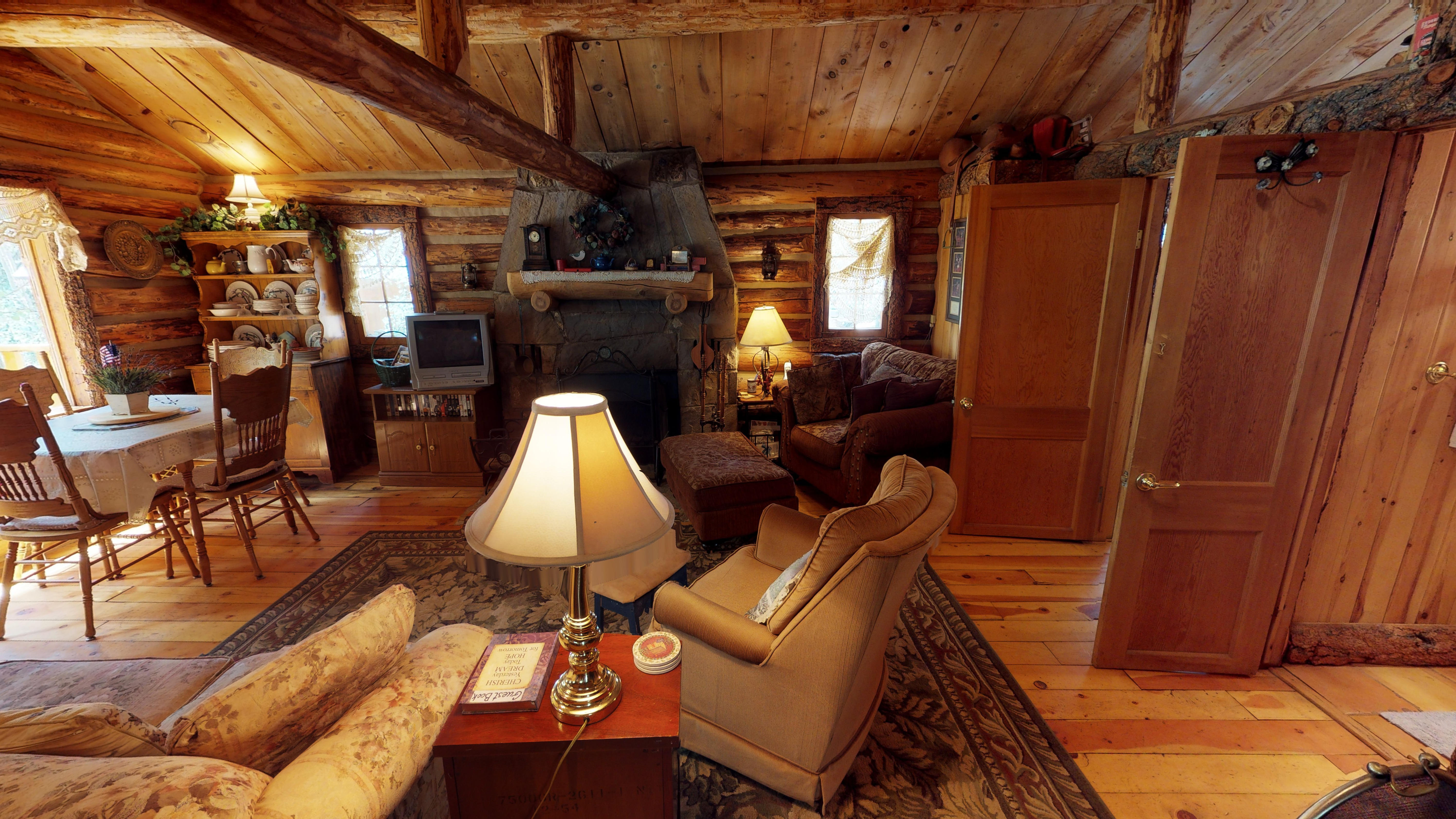 Cabin by the Creek with High Speed Wifi