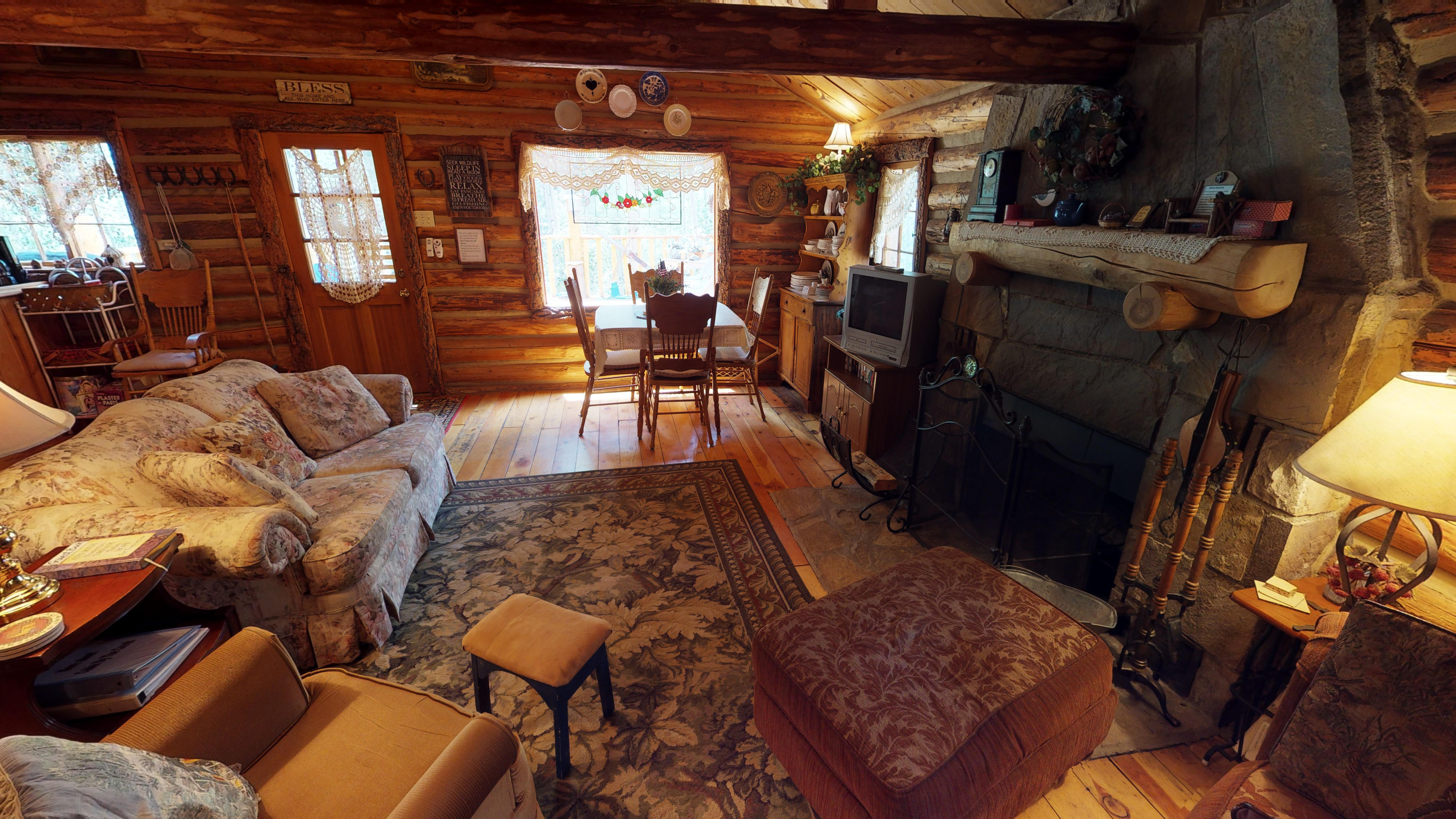 Cabin by the Creek with High Speed Wifi