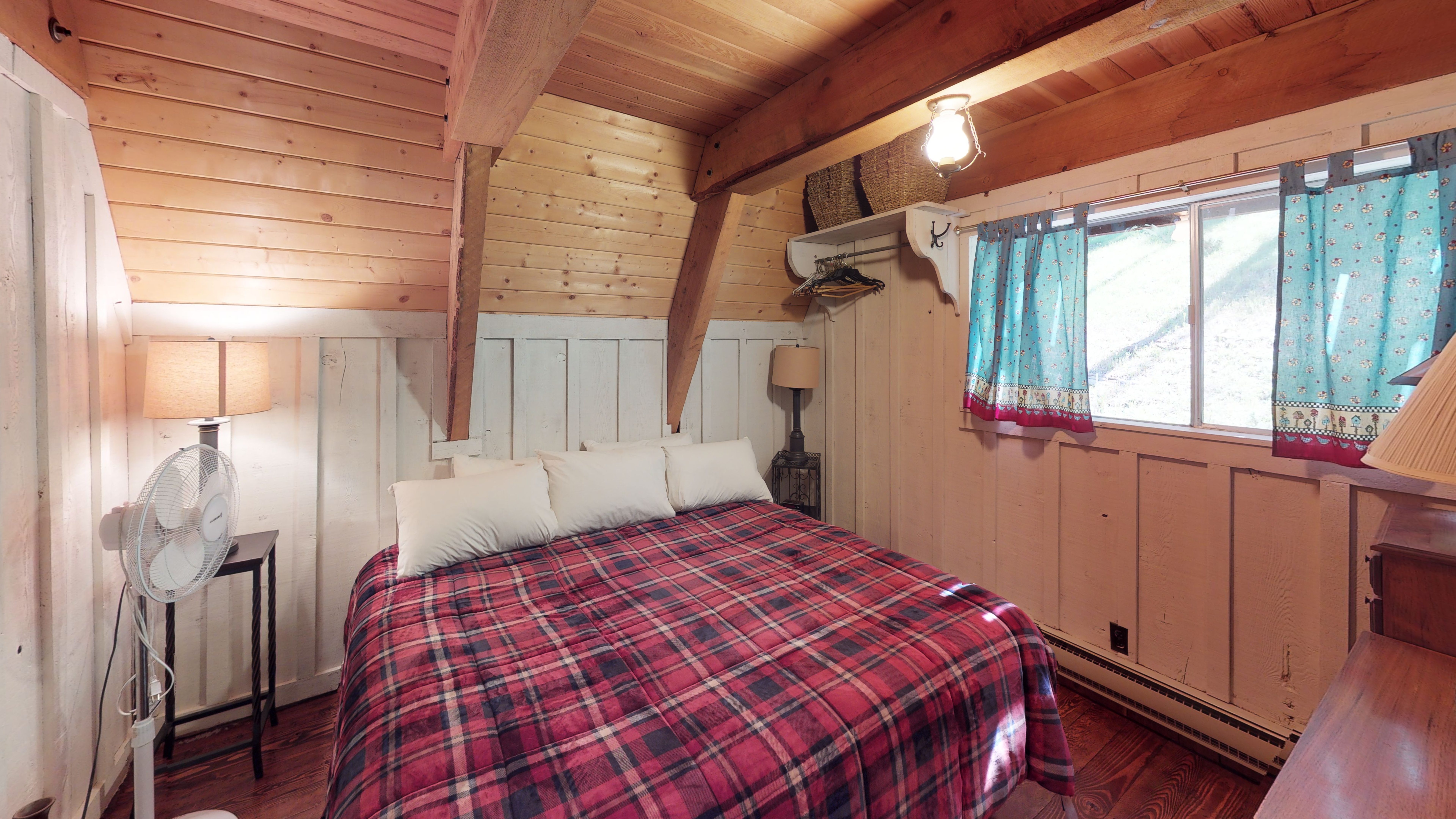Elk Run A-Frame House with Hot tub and High Speed Wifi