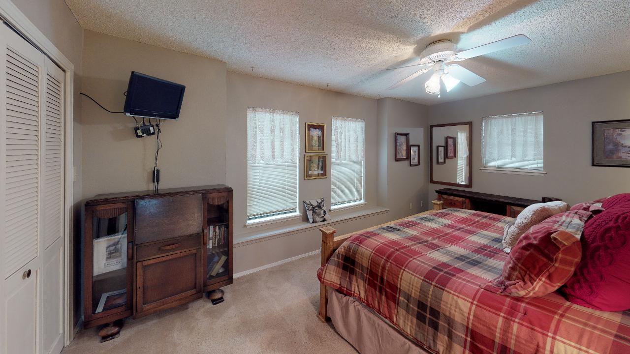 Peaceful Rivers Edge on Tenderfoot with High Speed Wifi